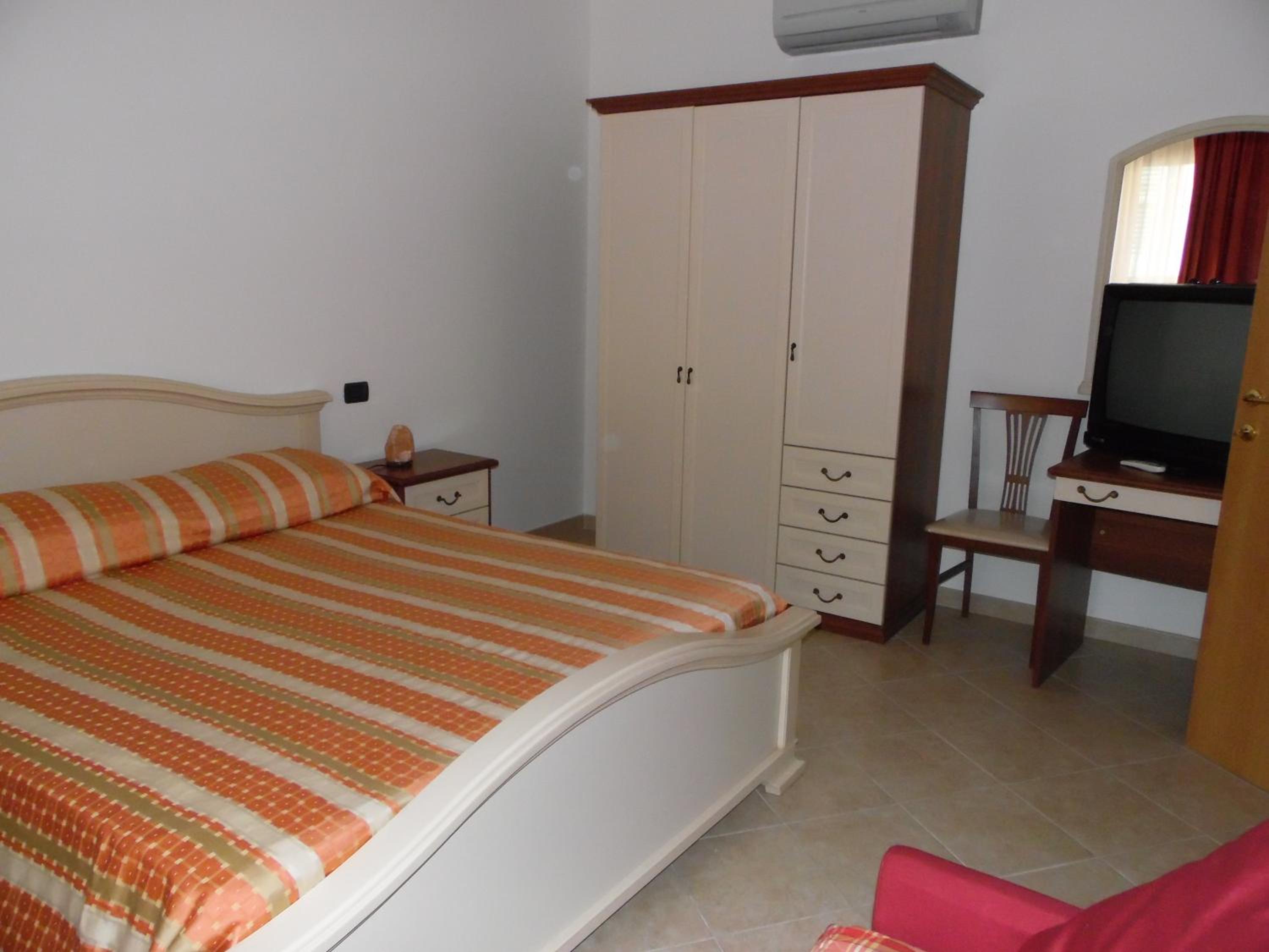 Deluxe Double Room With Extra Bed photo 2