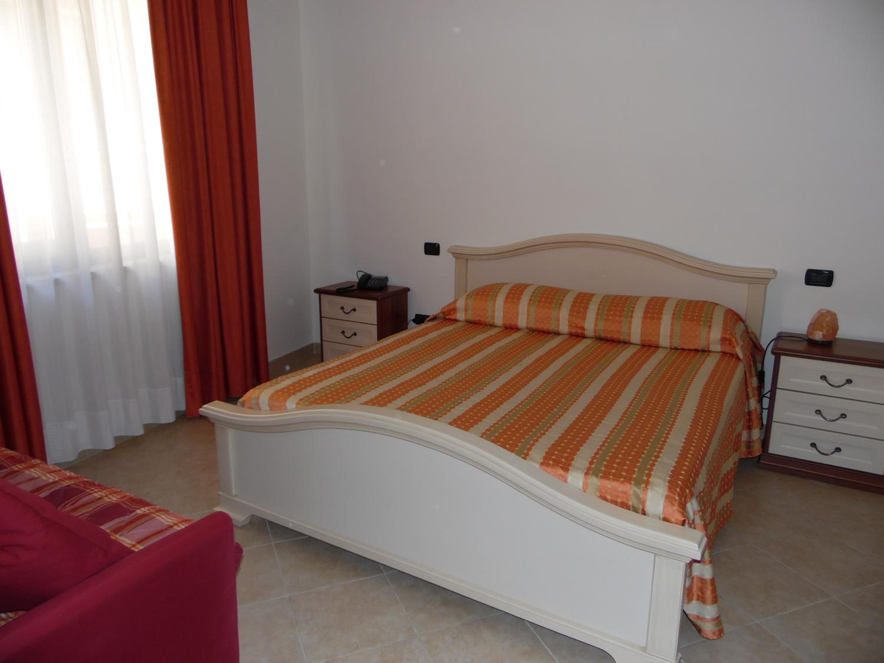 Deluxe Double Room With Extra Bed photo 1