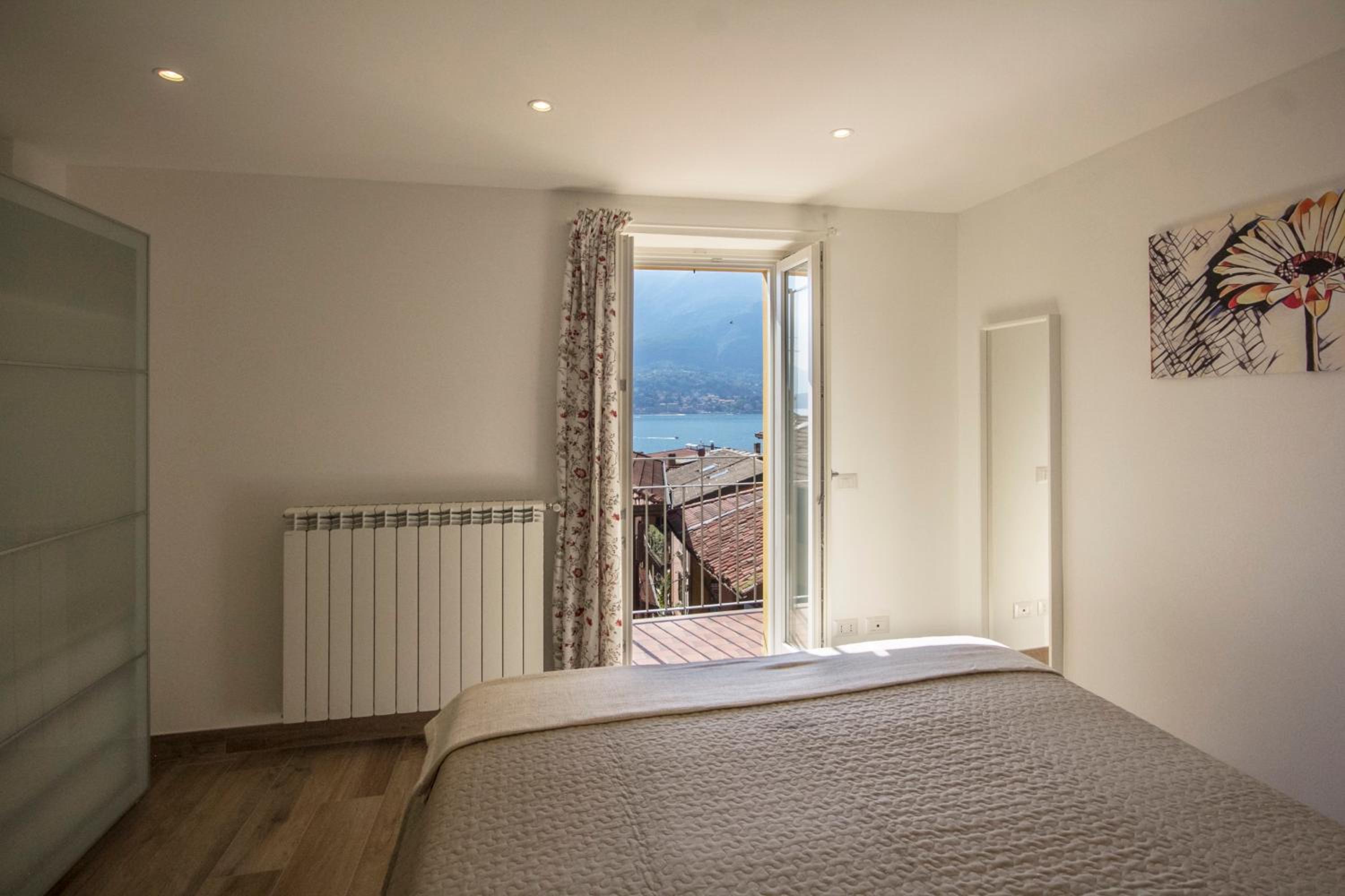 Apartment with Lake View