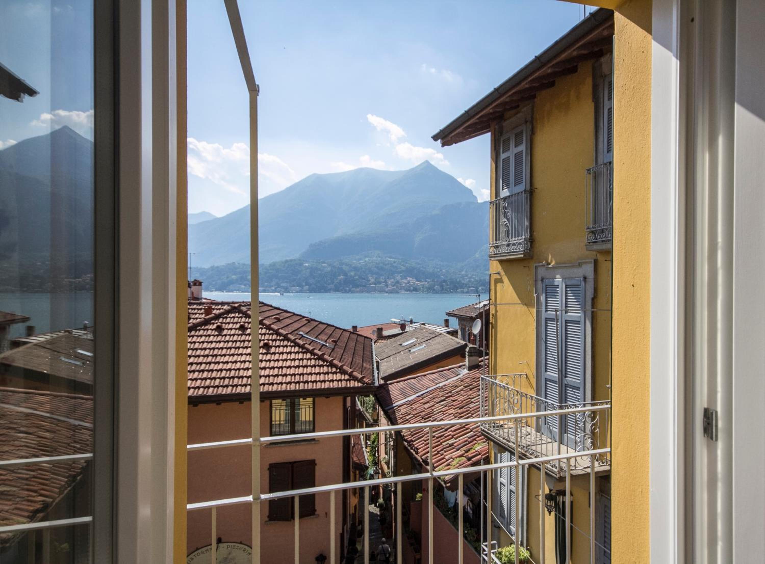 Apartment with Lake View - Photo 17
