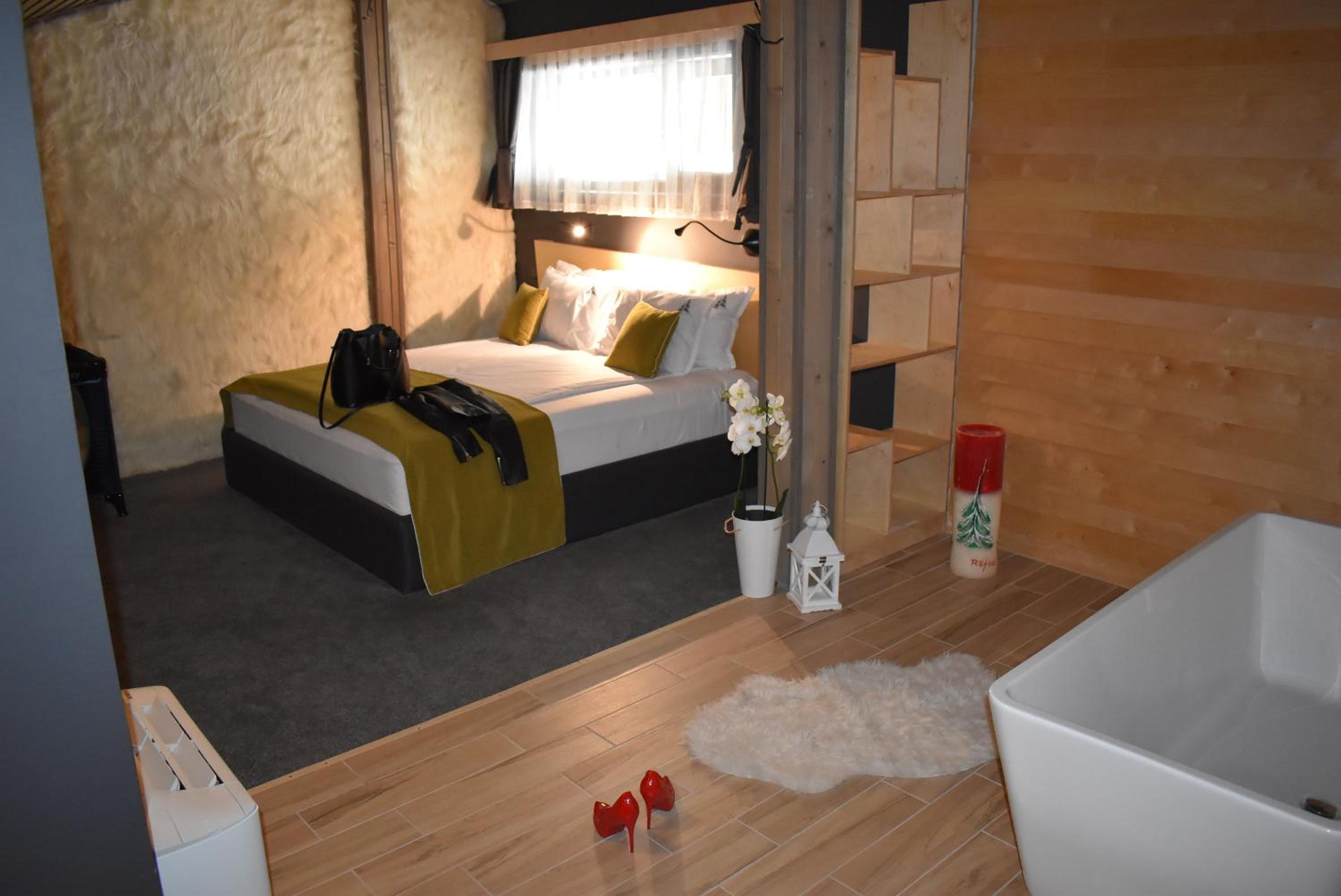 Presidential Four-Bedroom Maisonette with Sauna photo 2