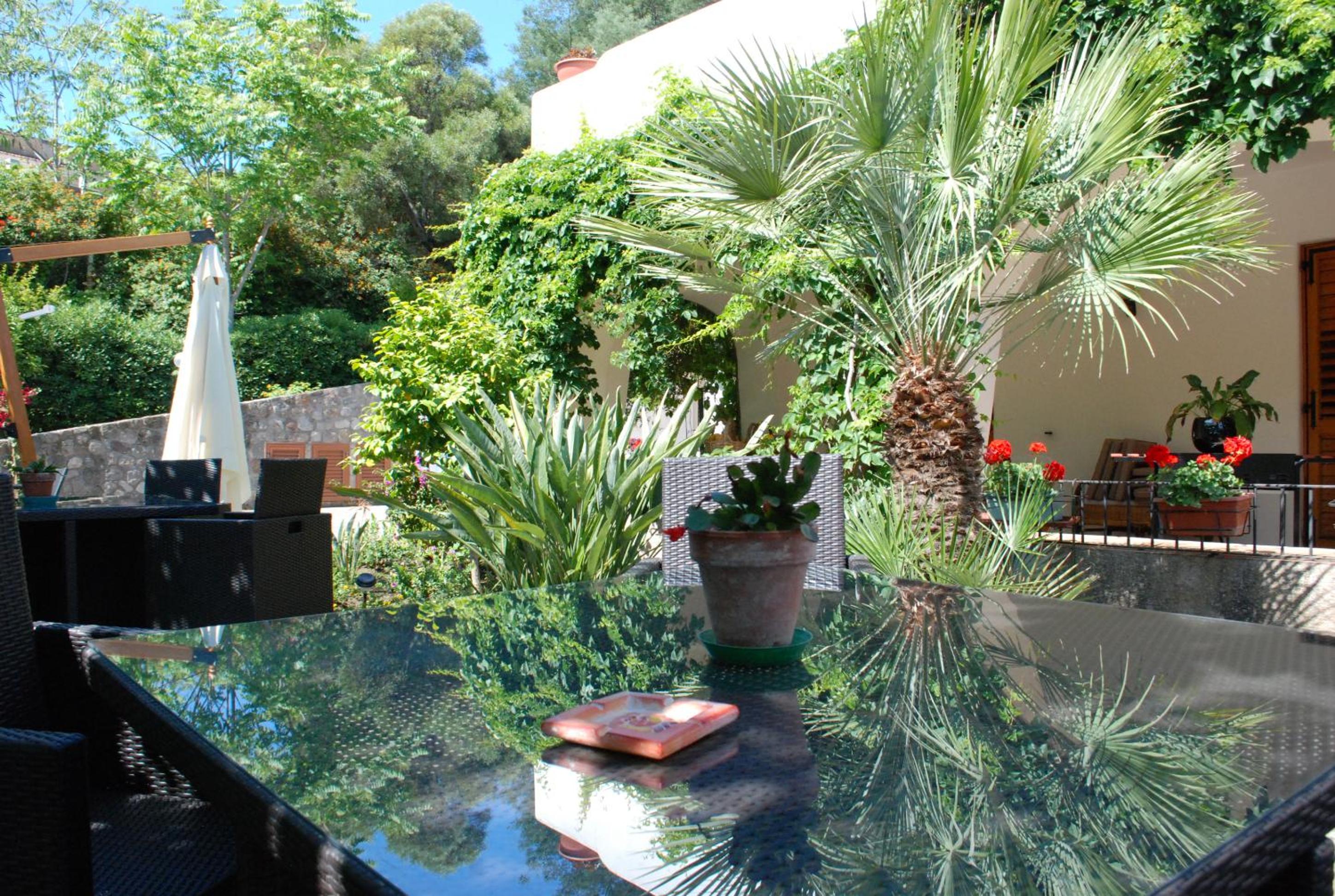Studio with Garden View - Photo 4