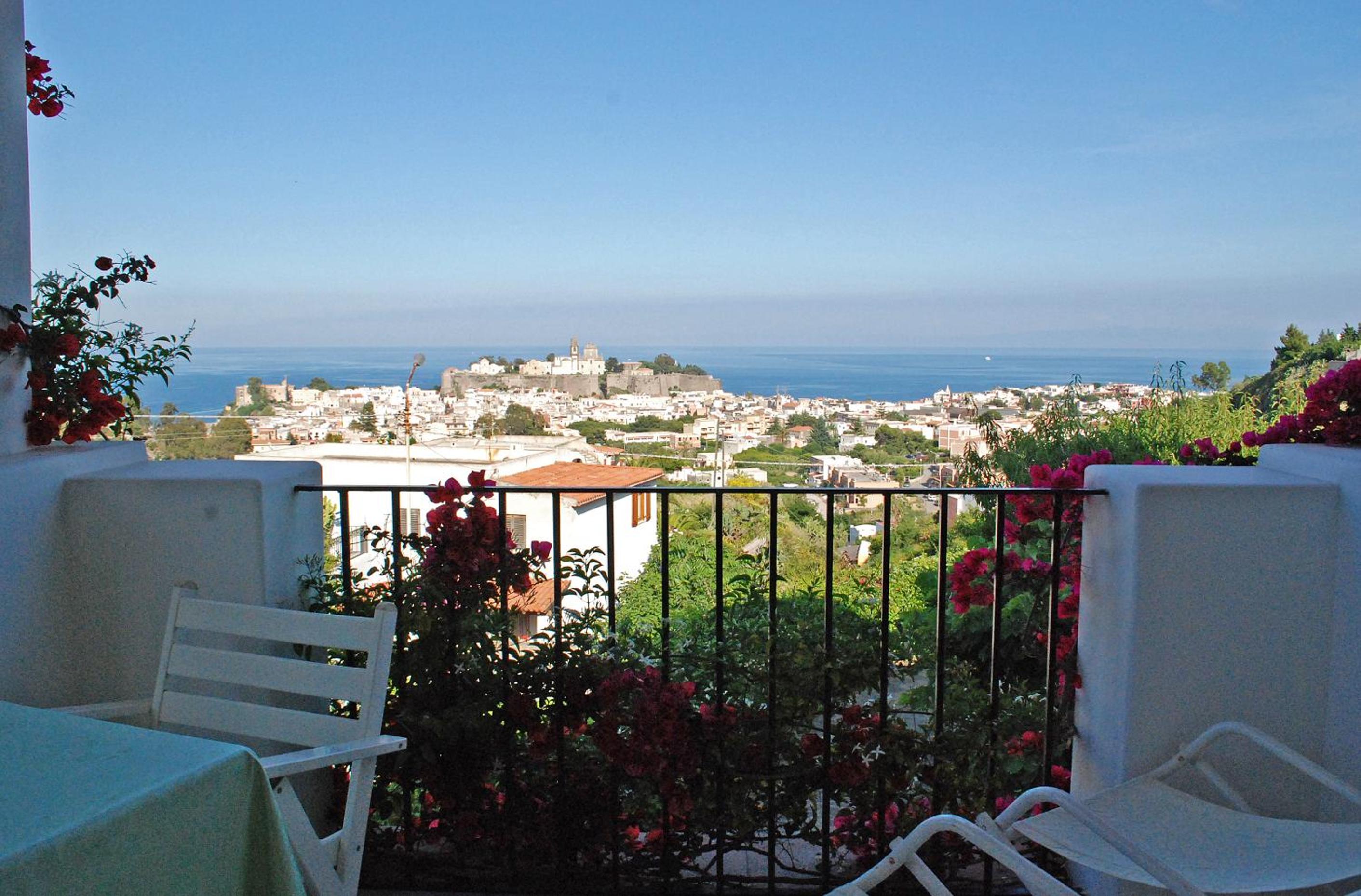 Studio with Sea View (2 Adults) - Photo 8