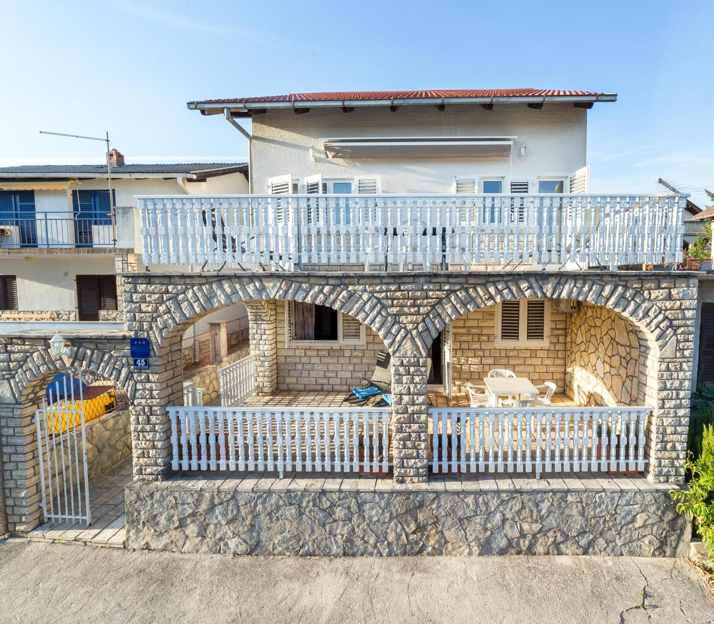 Apartment with Terrace - Photo 27
