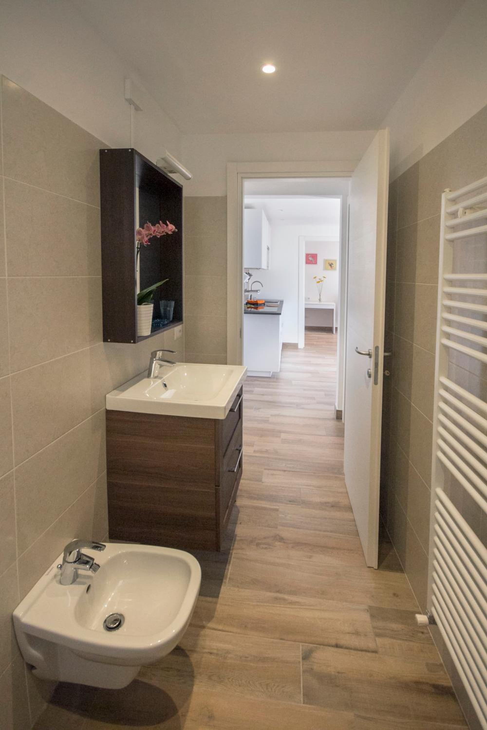 Apartment with Lake View - Photo 20