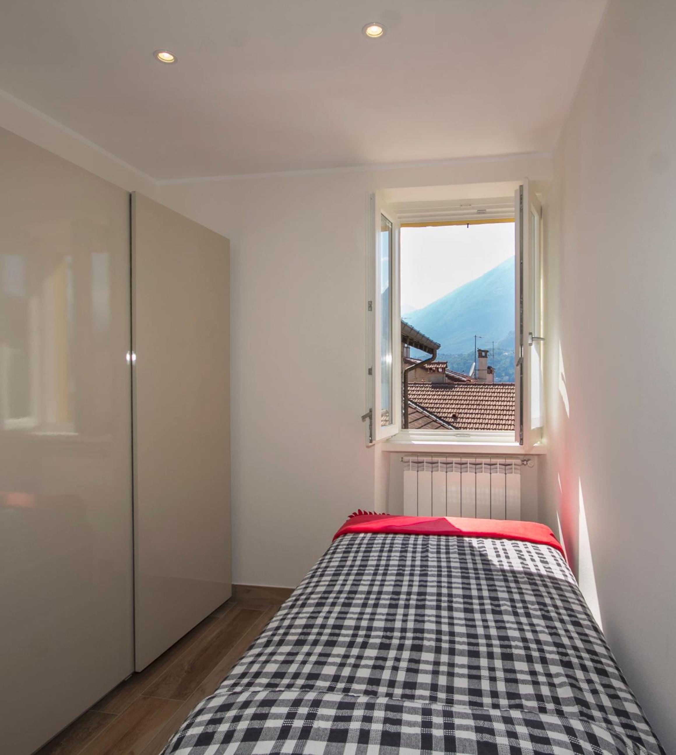 Apartment with Lake View - Photo 28