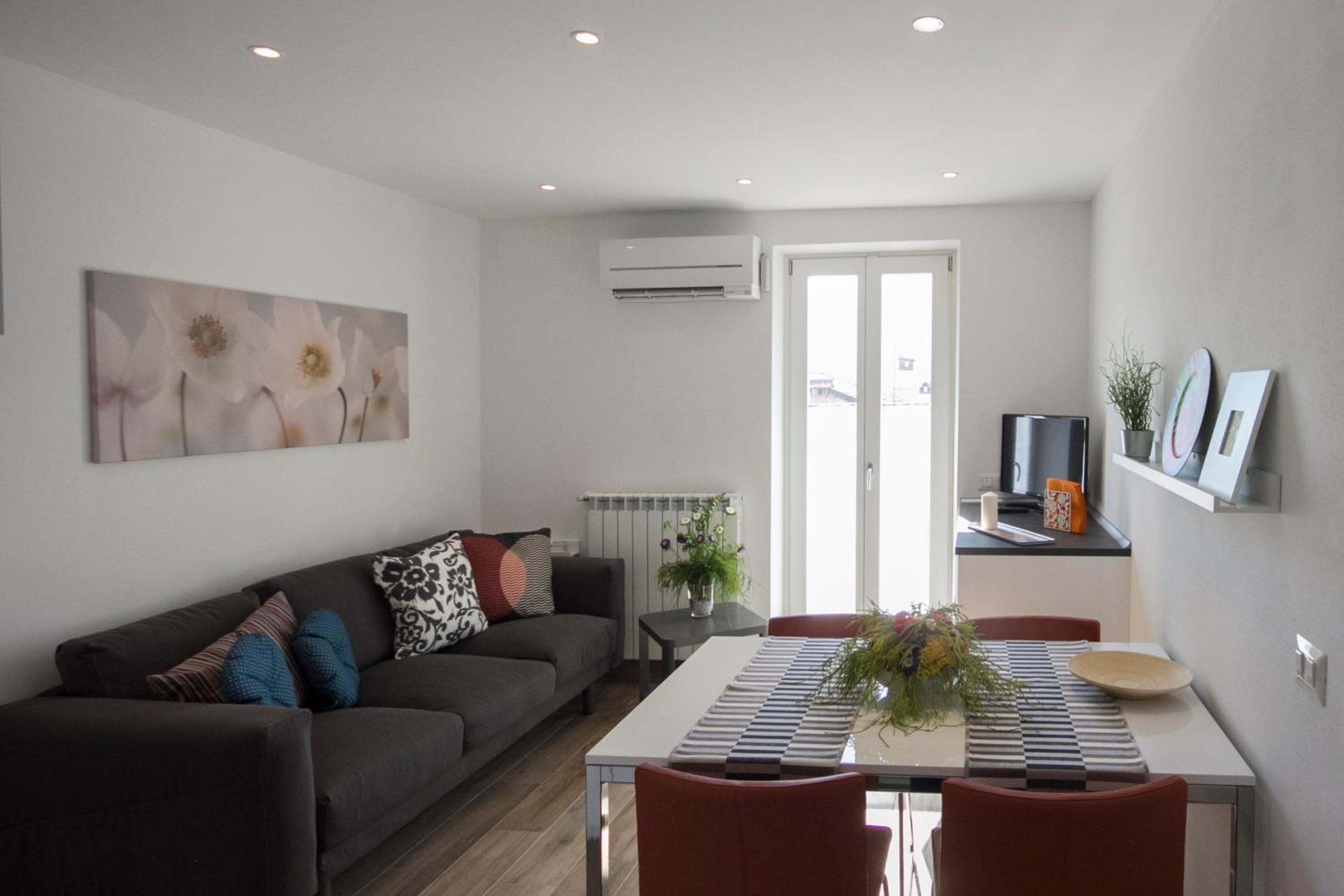 Apartment with Lake View - Photo 8