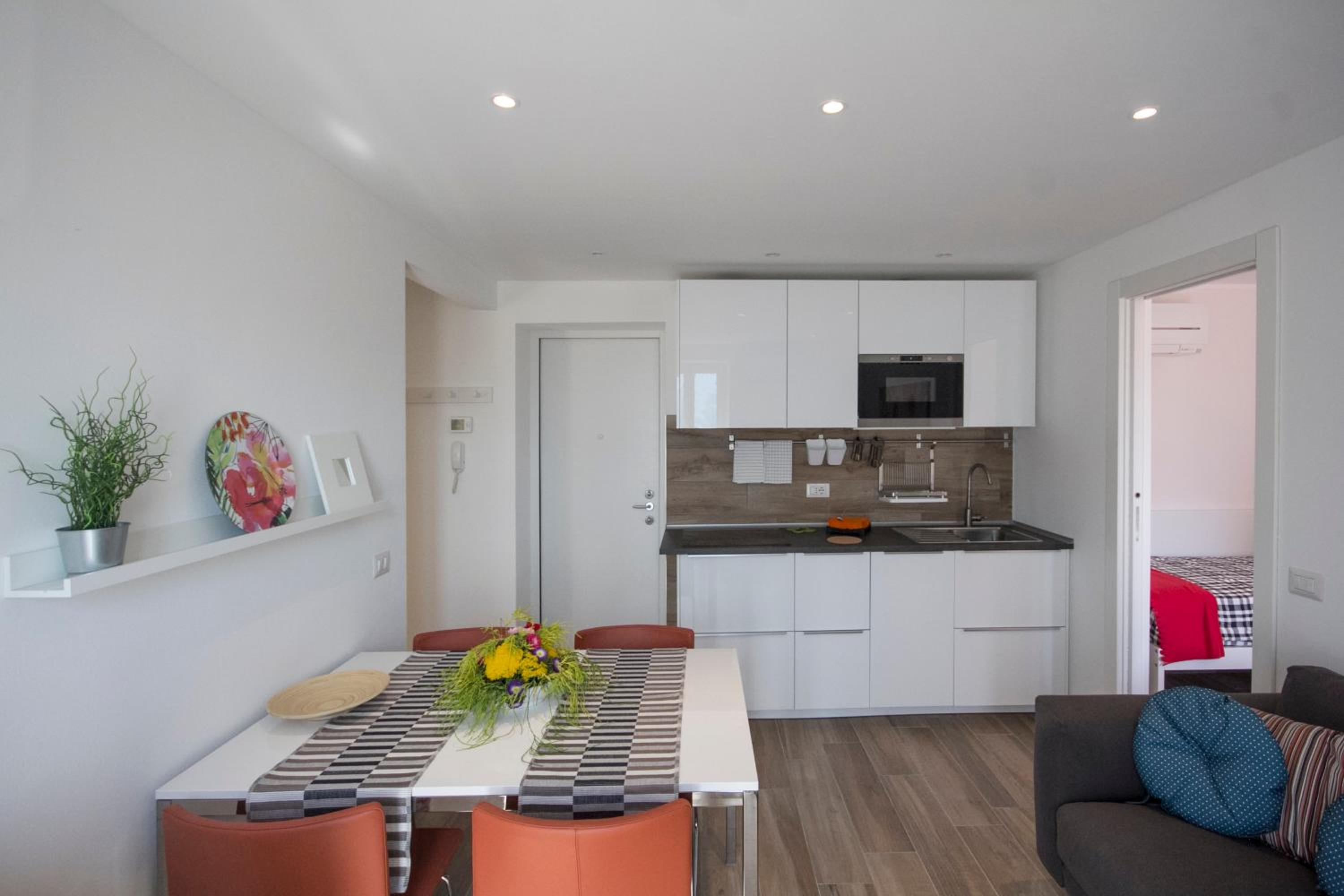 Apartment with Lake View - Photo 9