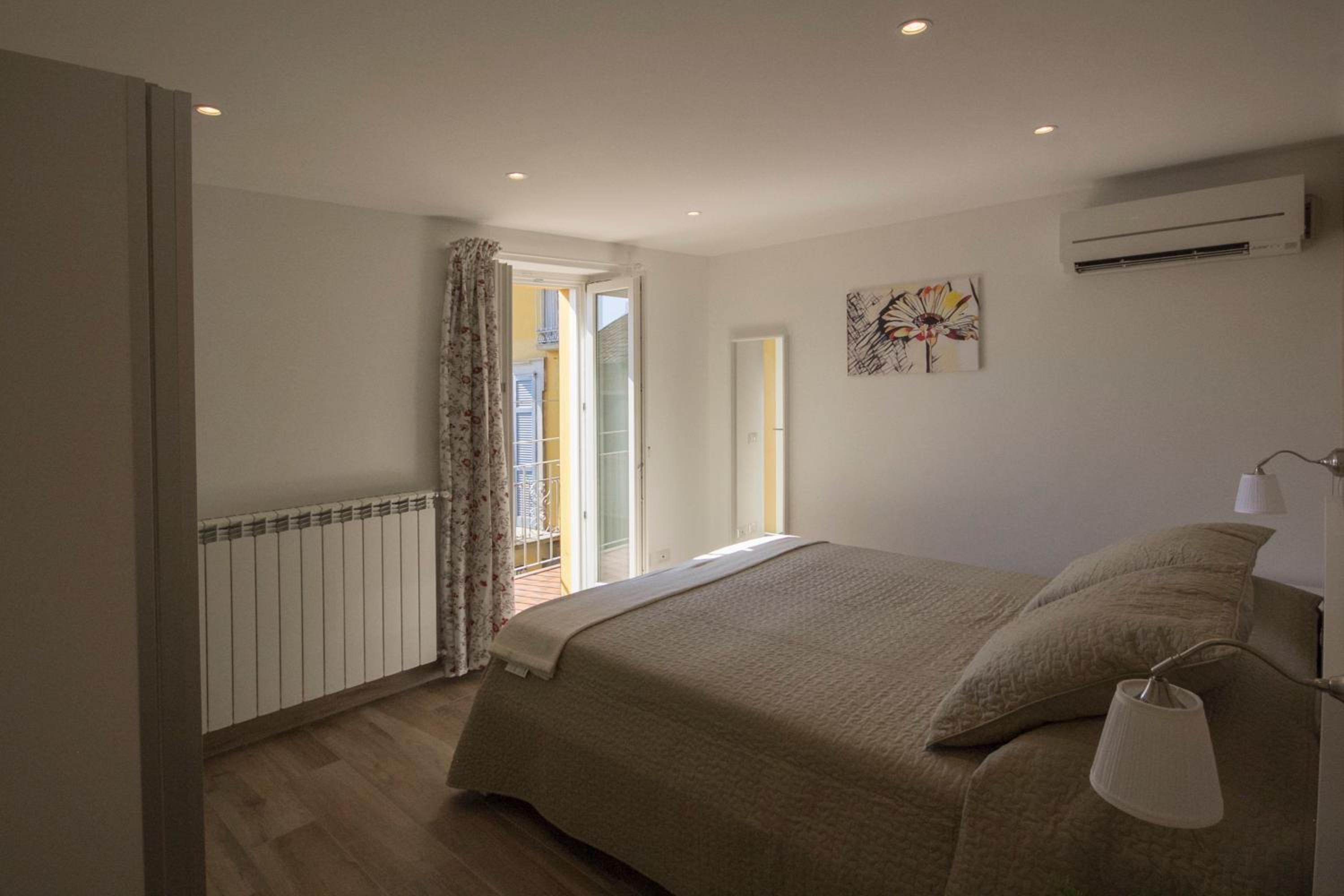 Apartment with Lake View - Photo 24
