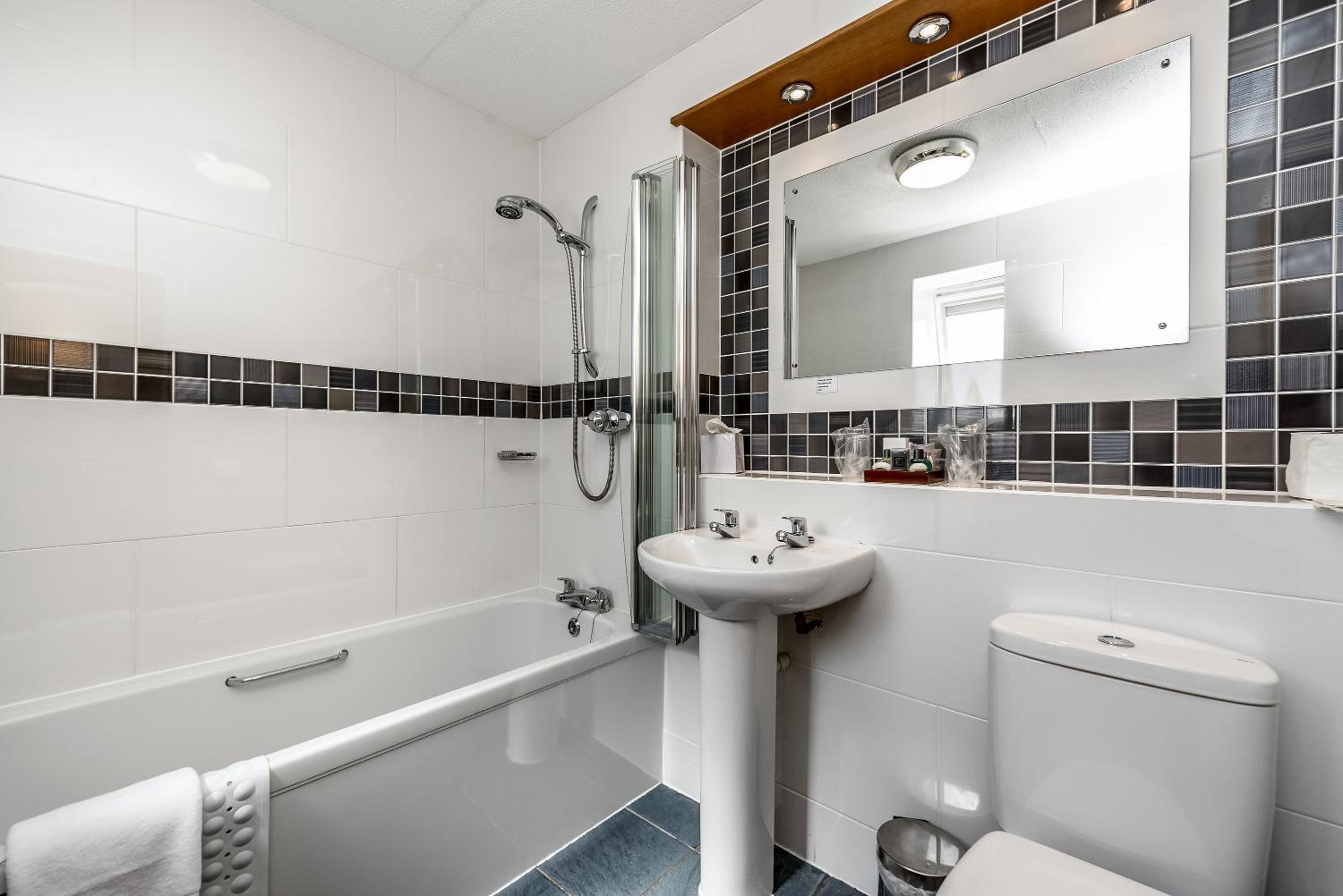 Standard Double or Twin Room (Pets Allowed on Request) - Photo 4