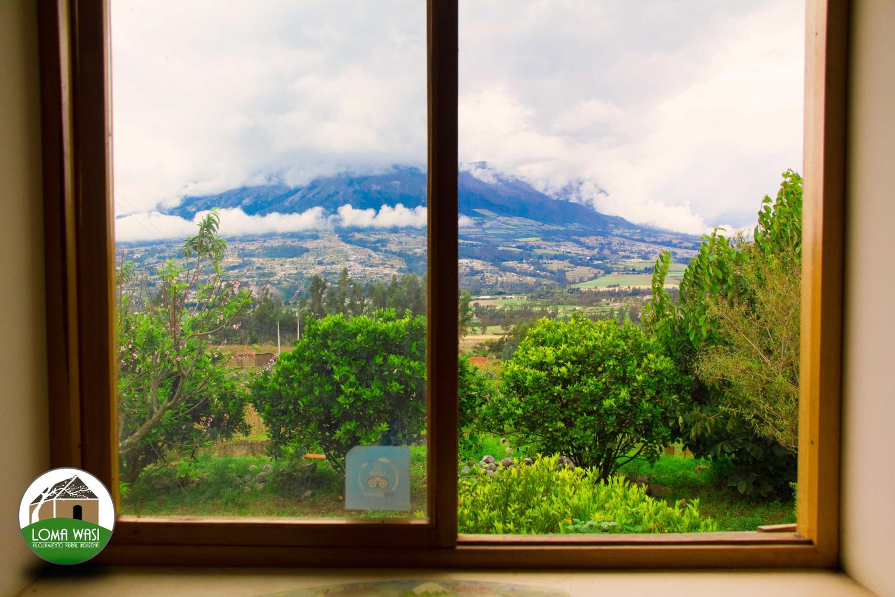 Family Room with Mountain View photo 2