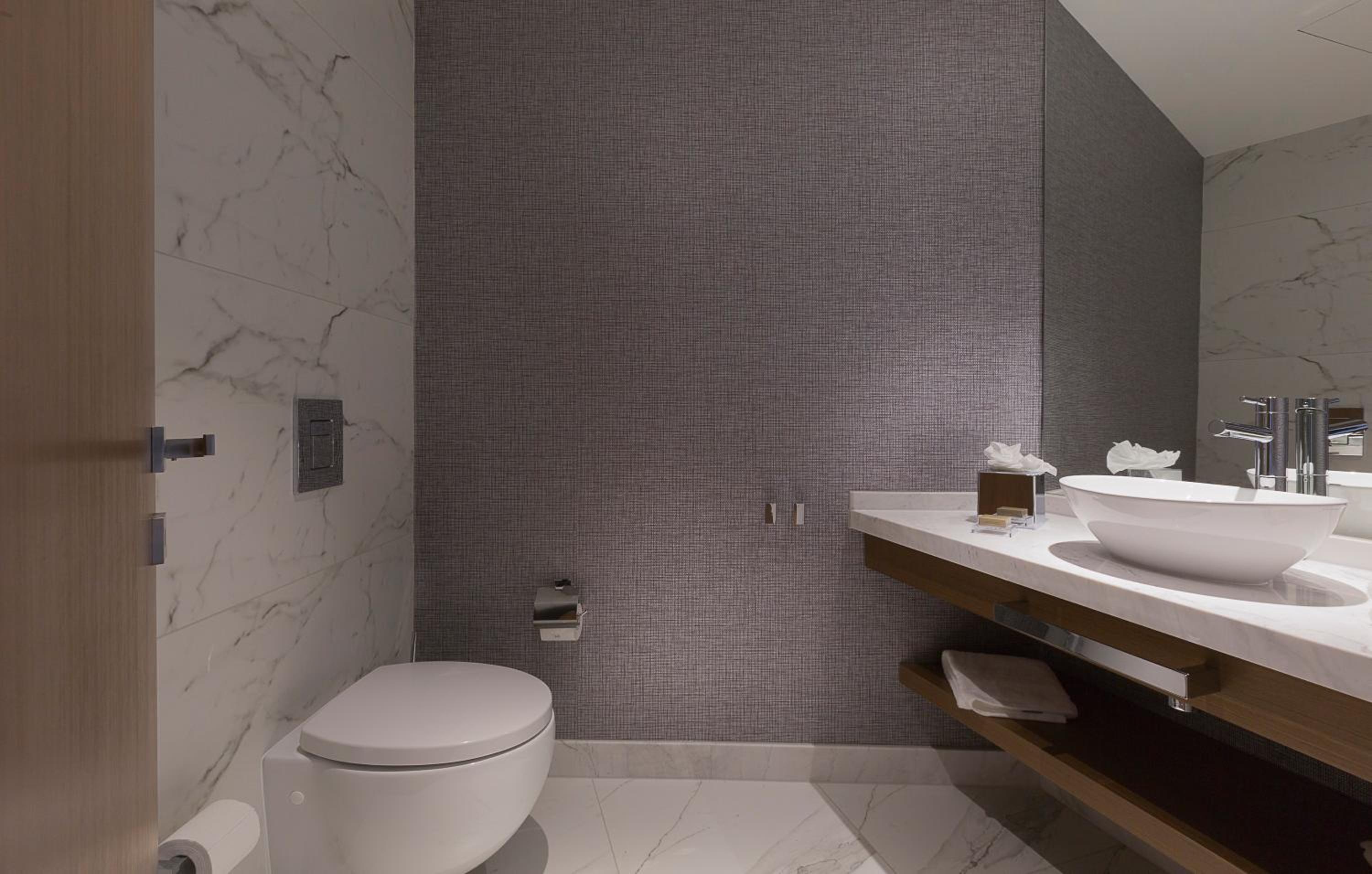 Junior Suite with City View - Photo 6