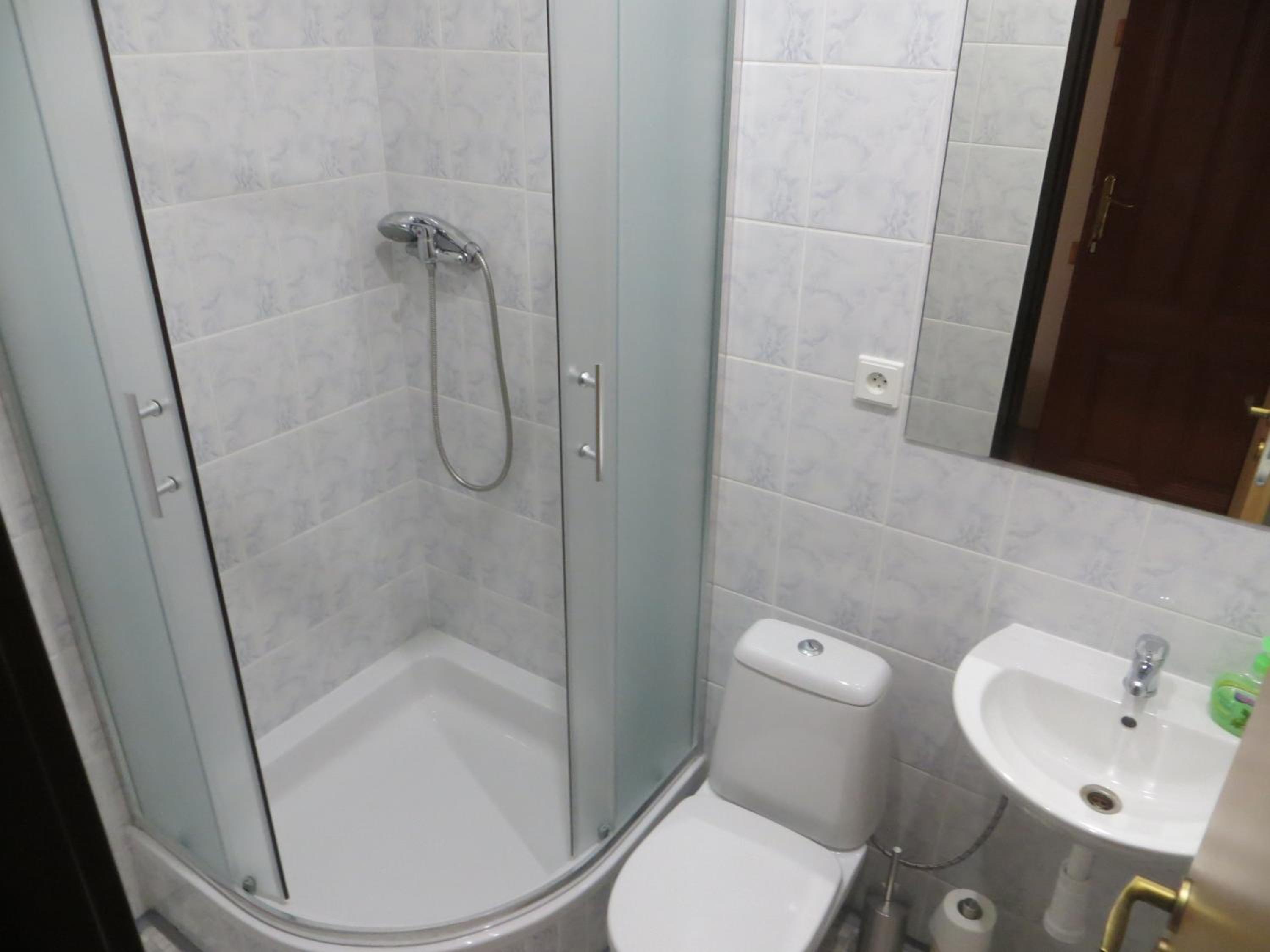 Twin Room with Private Bathroom photo 2