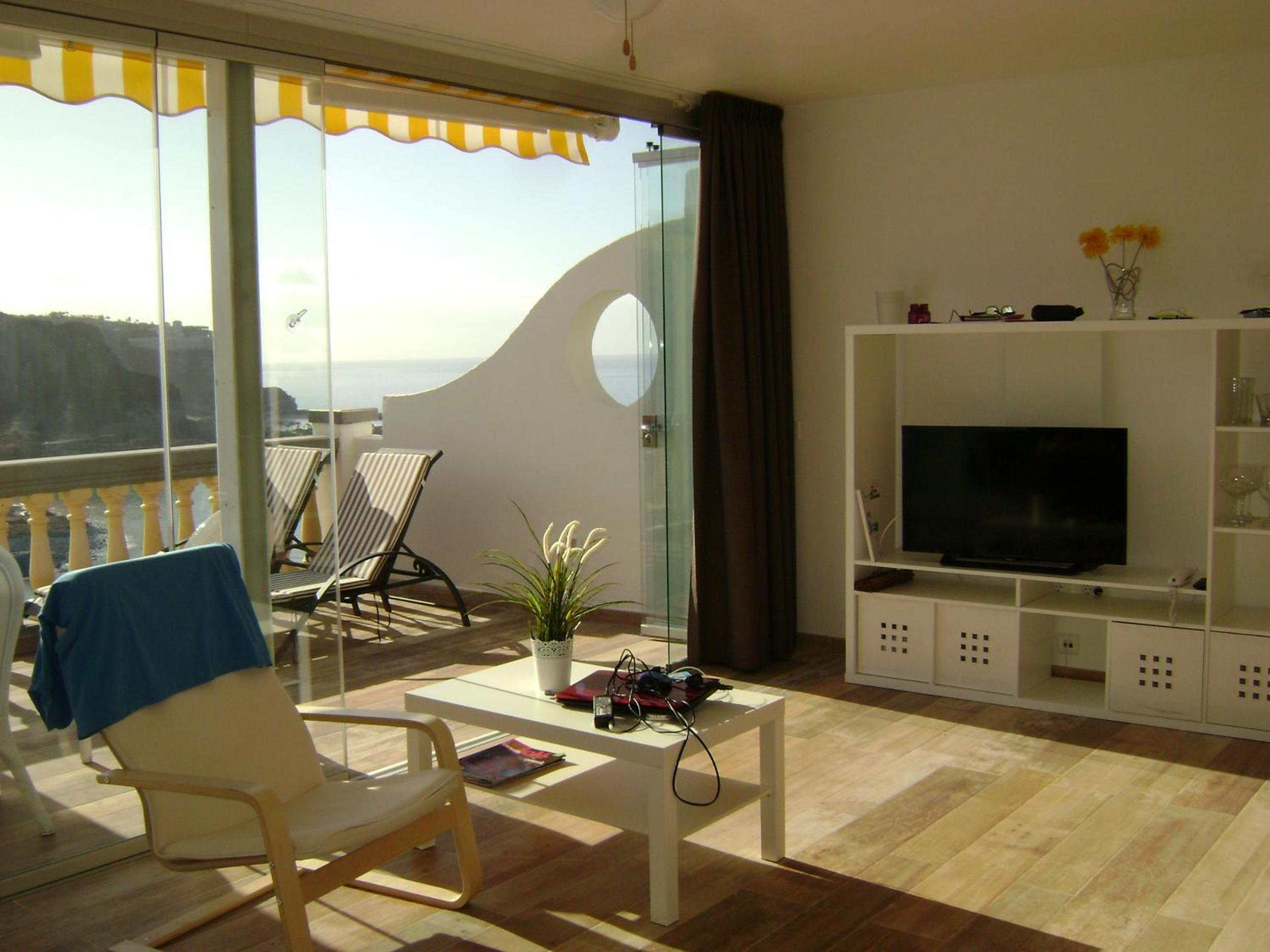 Estudio con vista al mar