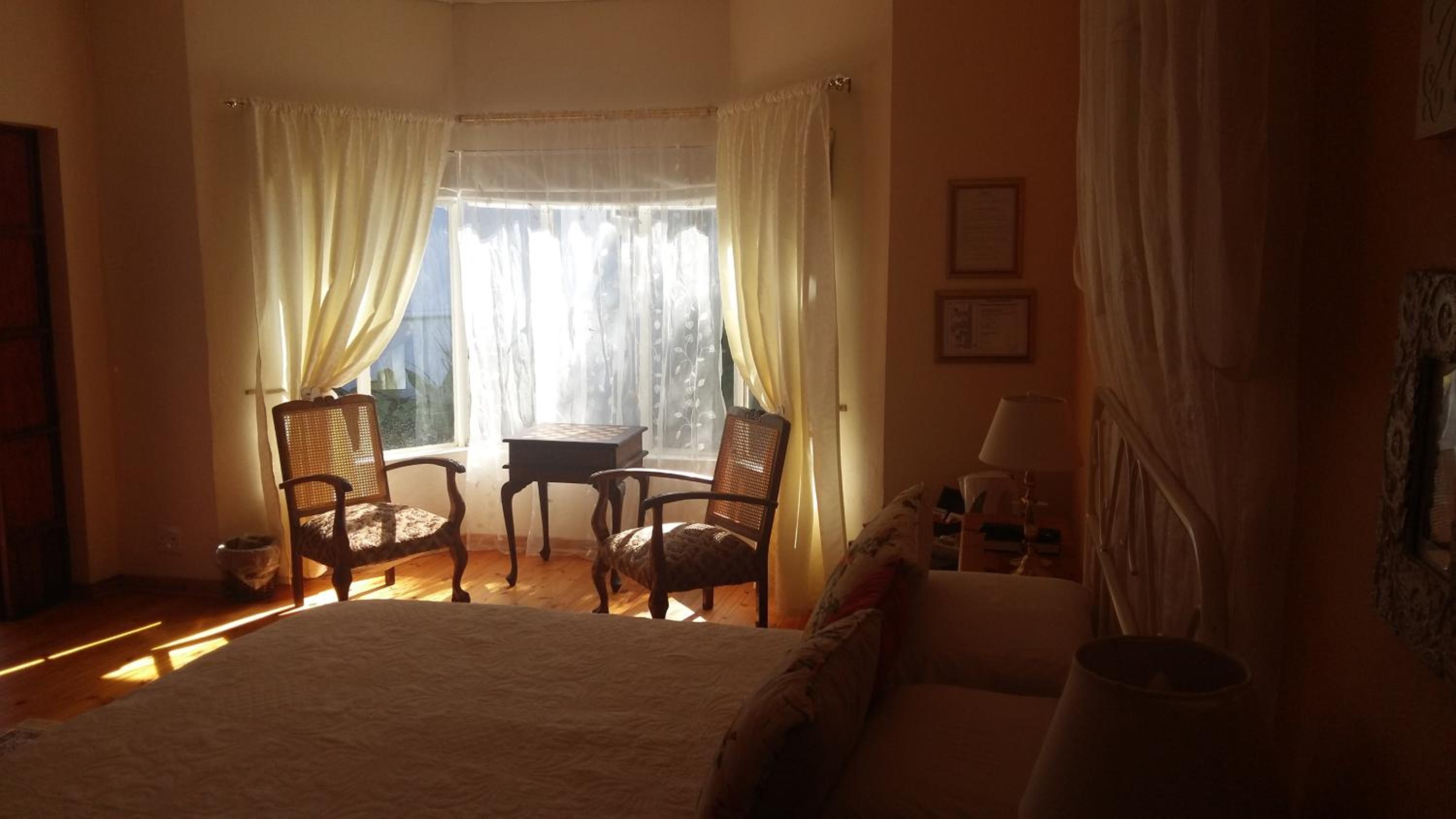 Deluxe Queen Room - Photo 3
