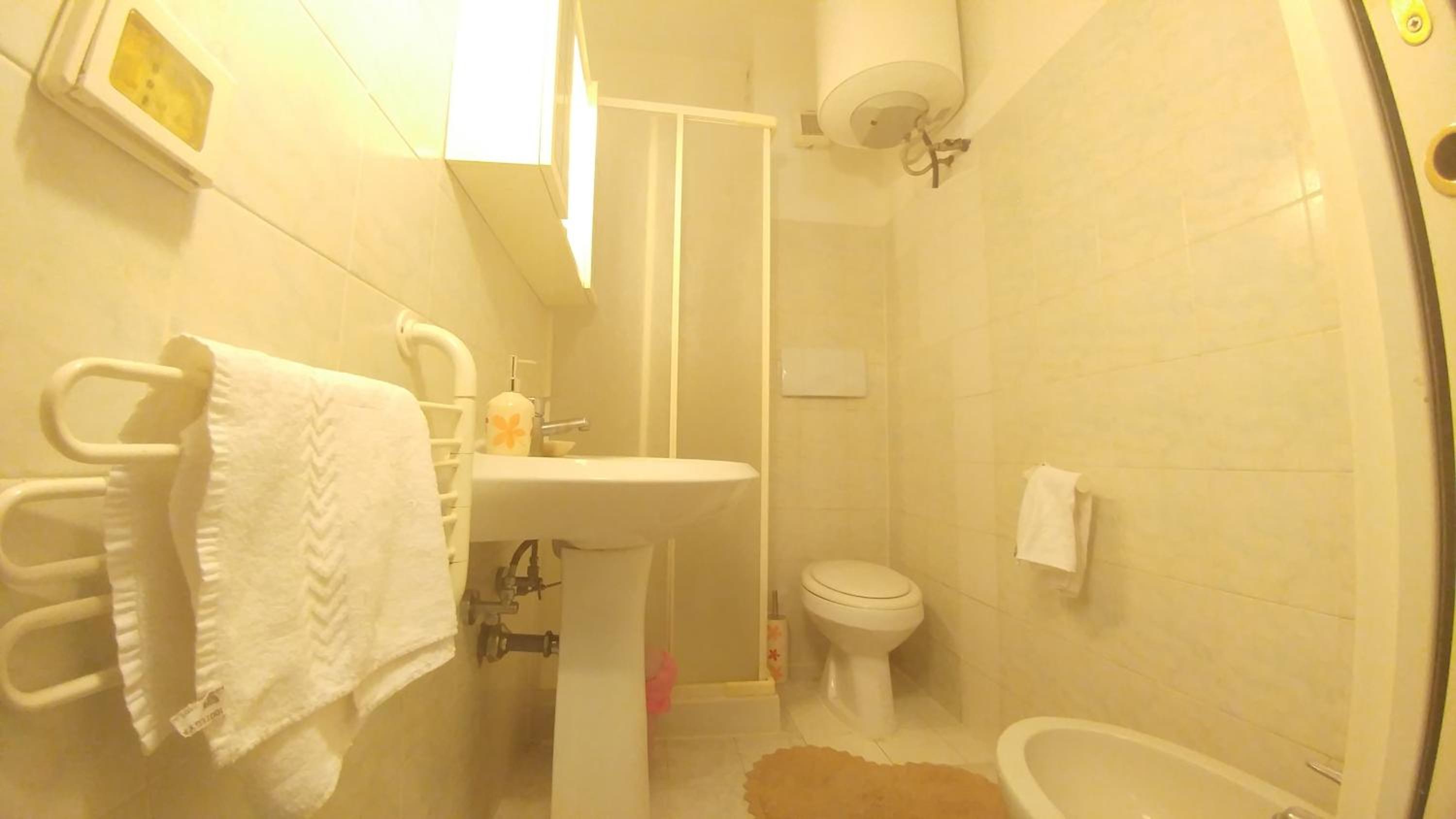 Double or Twin Room with Private Bathroom photo 3