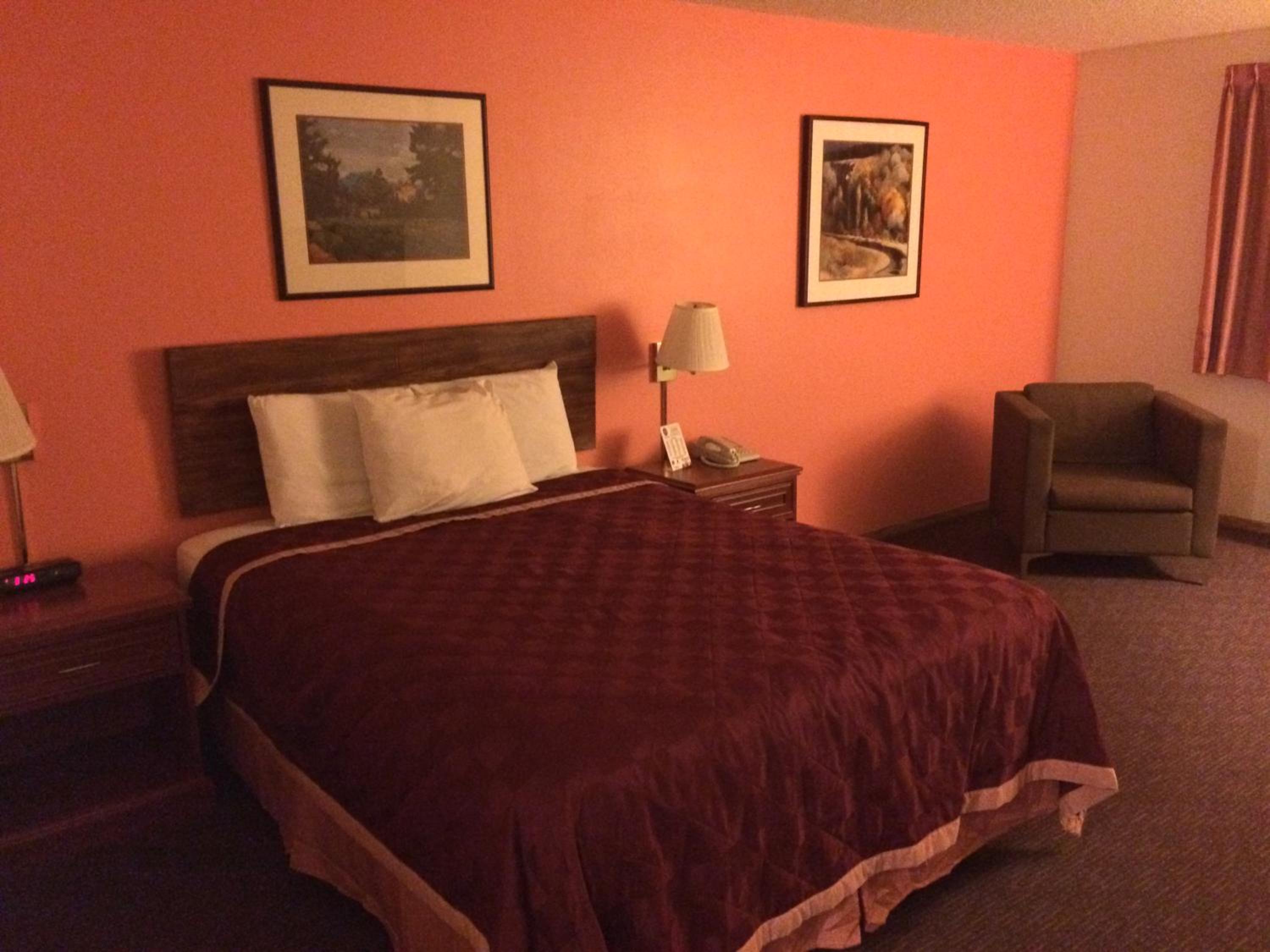 Queen Room photo 1