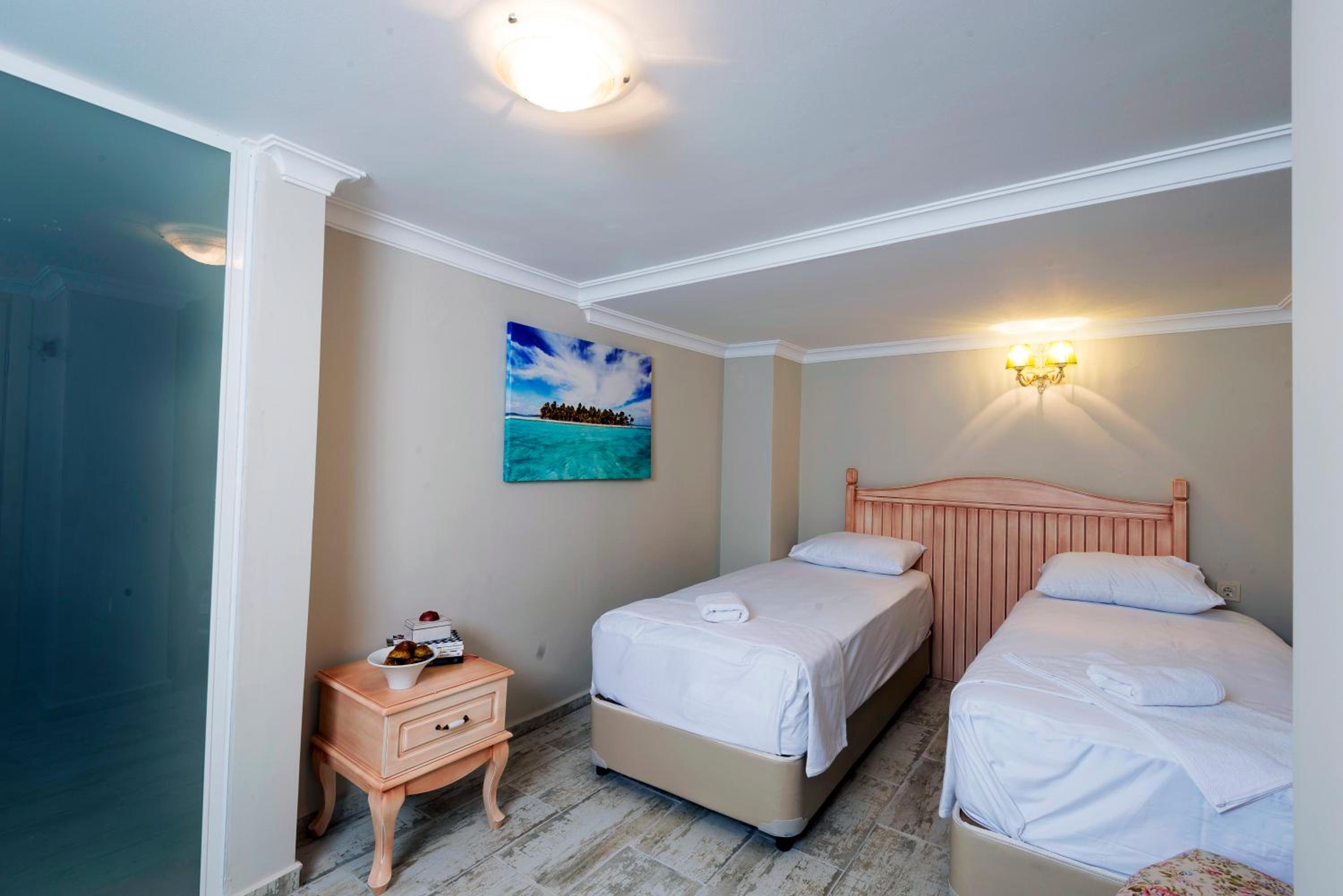 Economy Double Or Twin Room photo 3