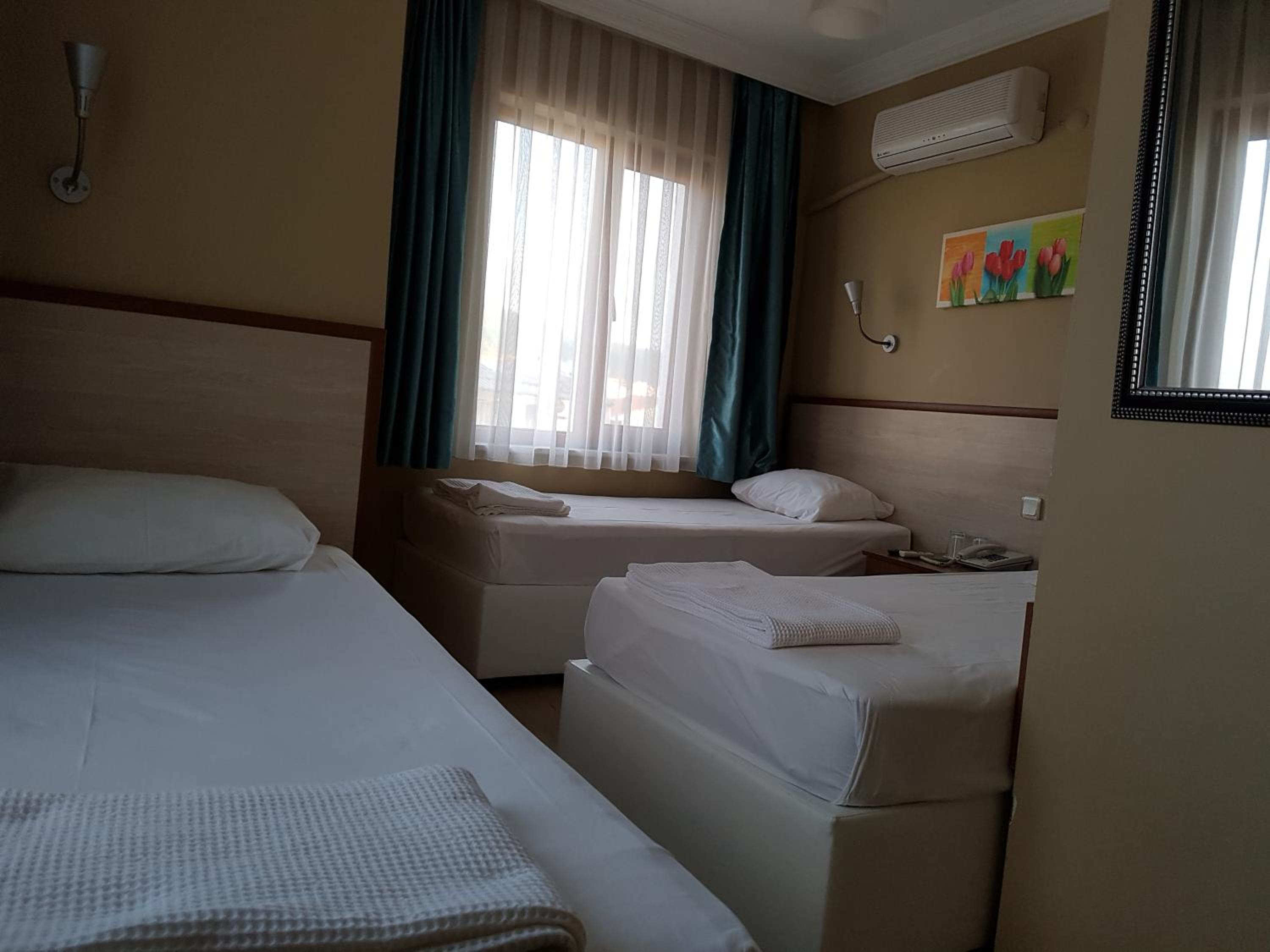 Triple Room - Photo 11