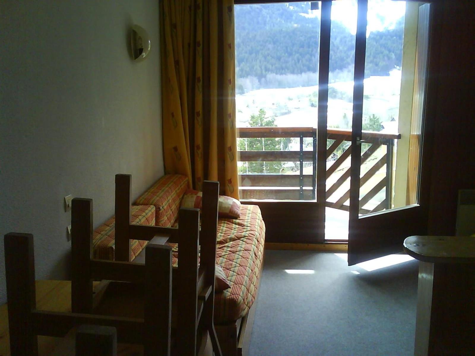 Apartment with Balcony - Photo 4