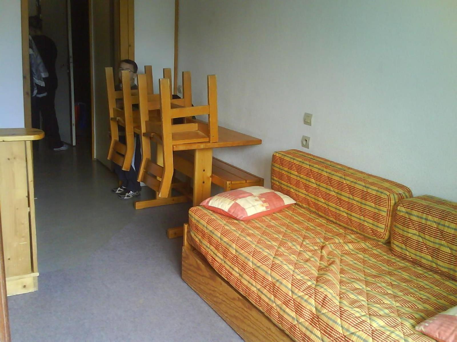 Apartment with Balcony - Photo 6