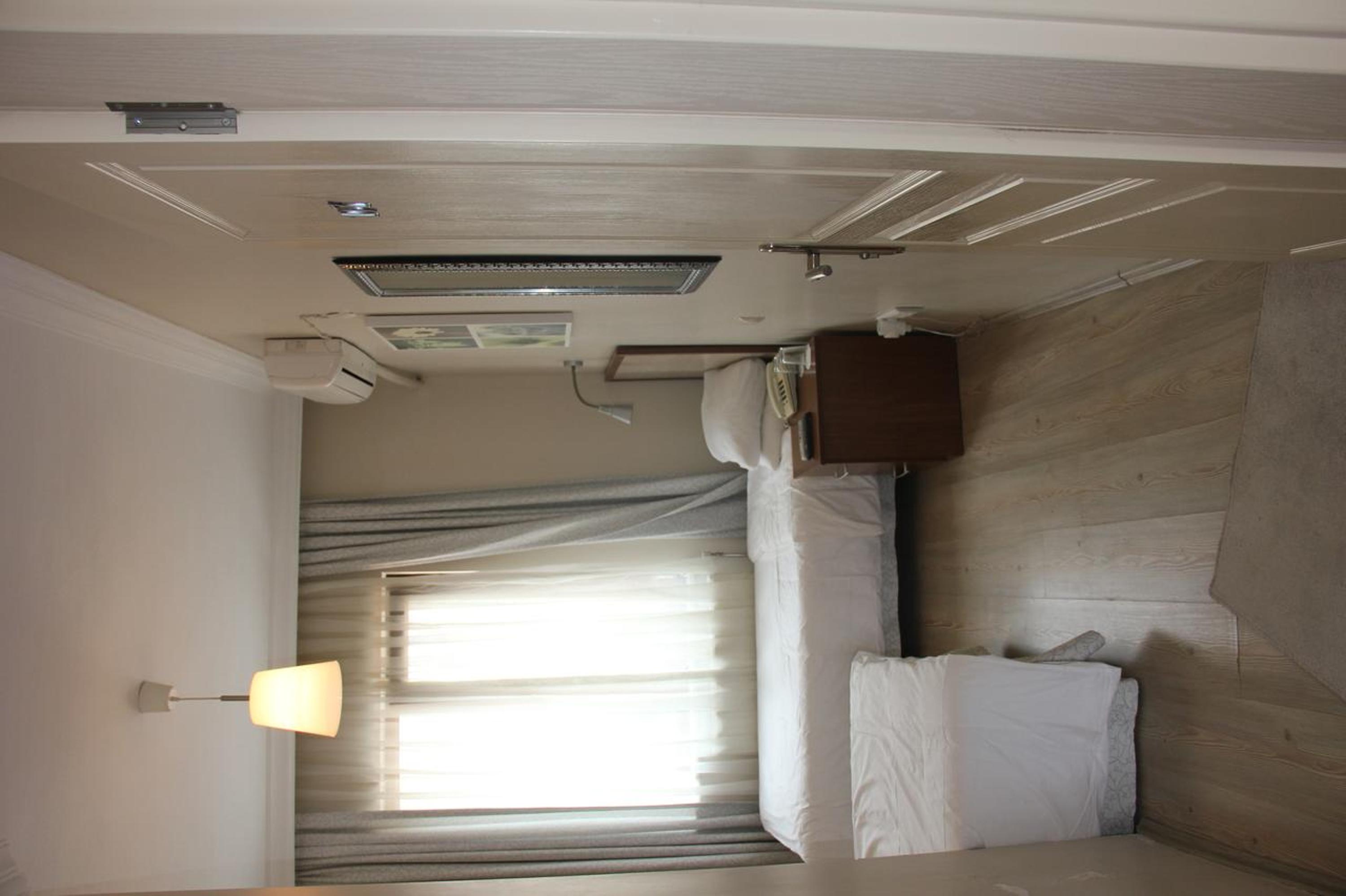 Double or Twin Room - Photo 4