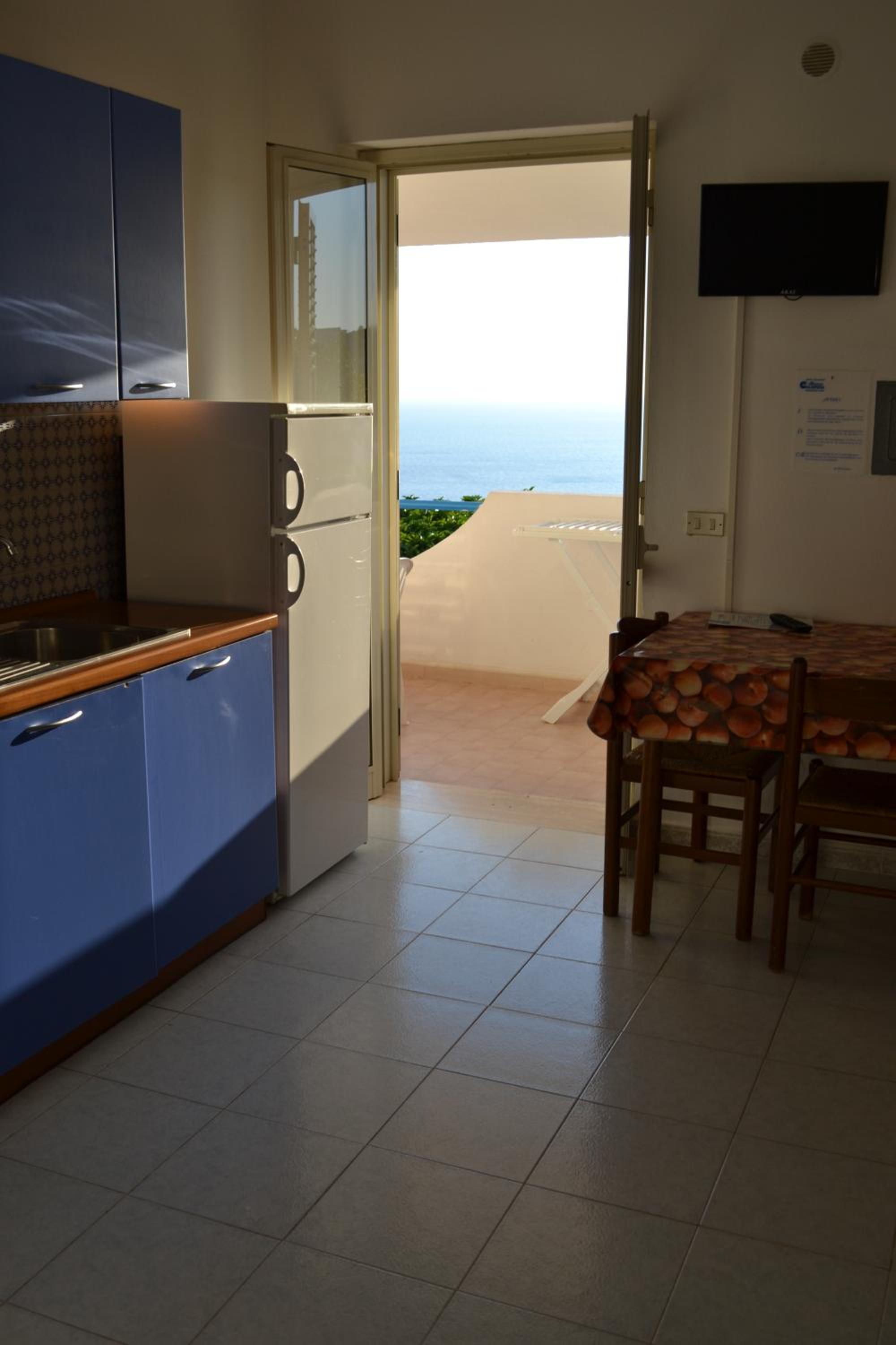 One-Bedroom Apartment - Annex - Photo 10