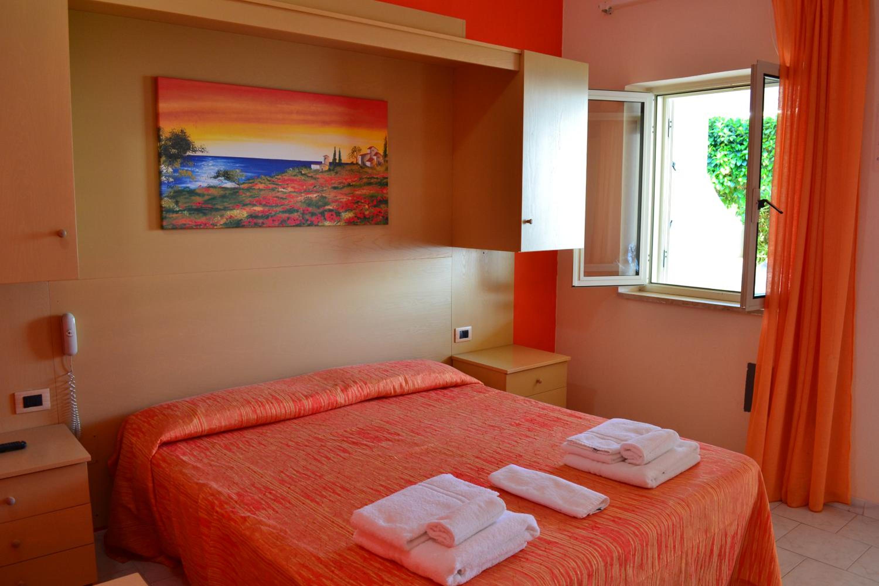 Double Room - Photo 5