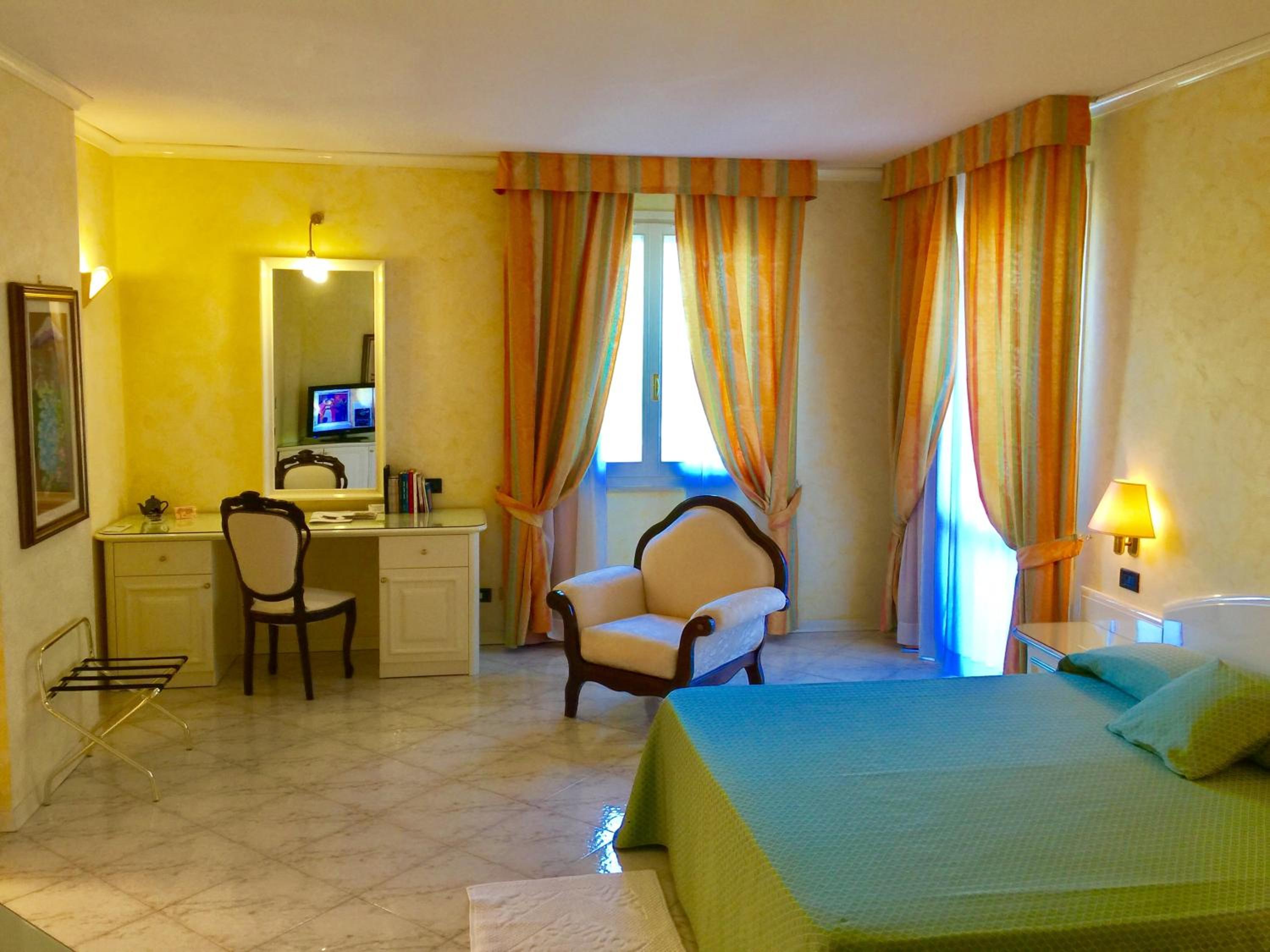 Suite with Lake View photo 2