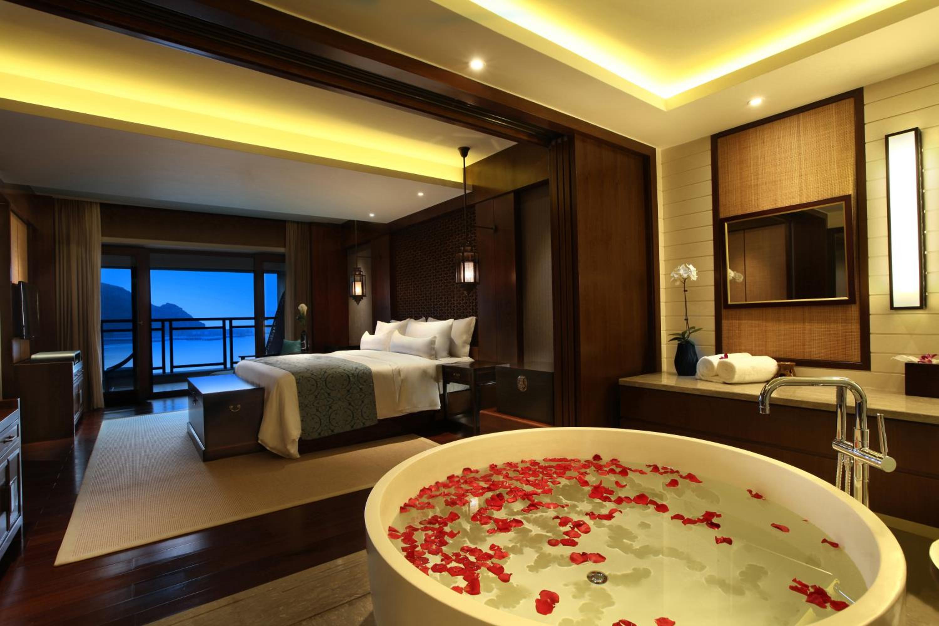 Ocean View Suite (Need to make appointment 1 day in advance:  Complimentary daily 60 minutes message for one person only) photo 3