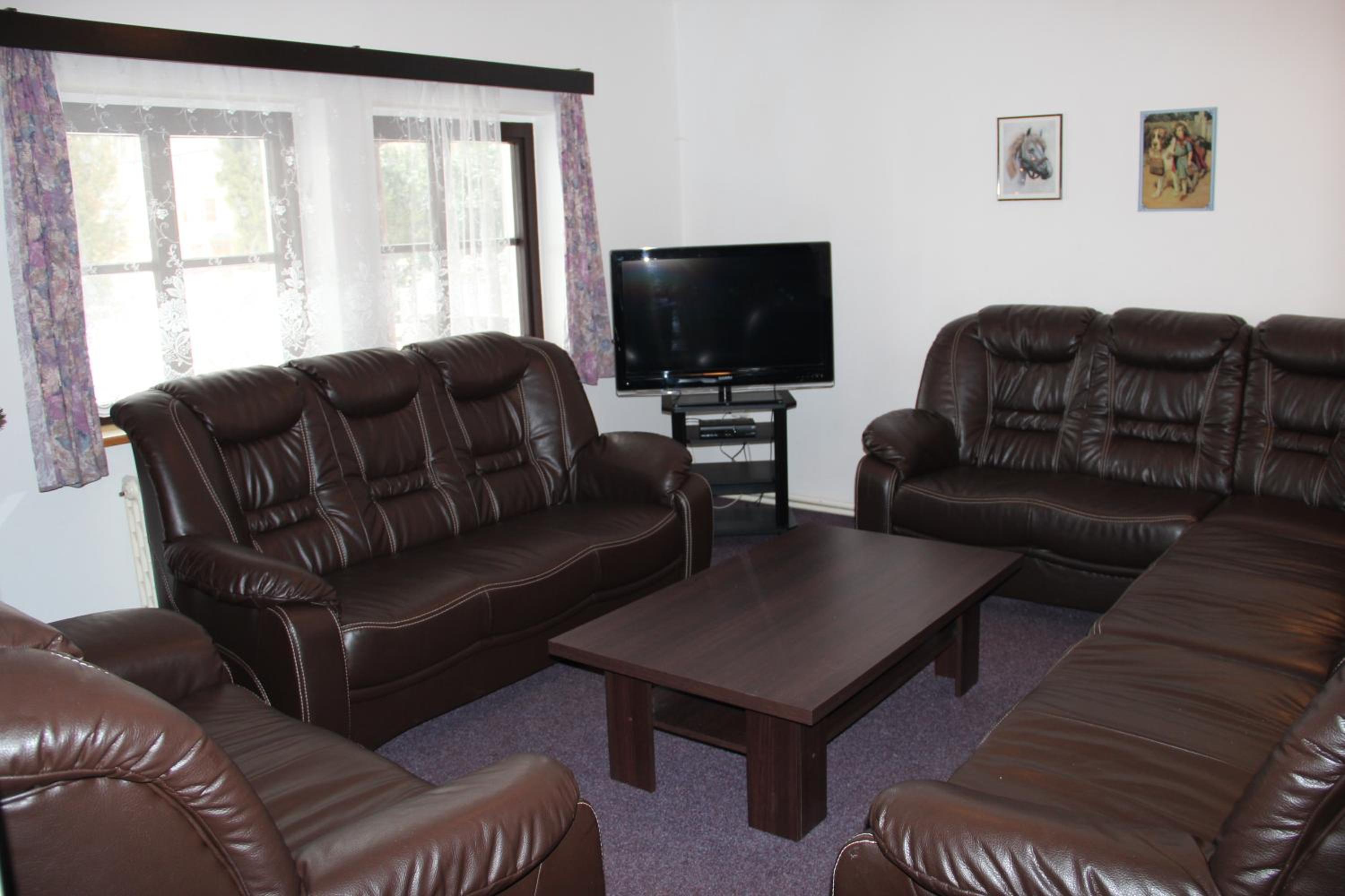 Seven-Bedroom House photo 1