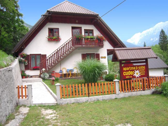 Apartment with Mountain View - Photo 1