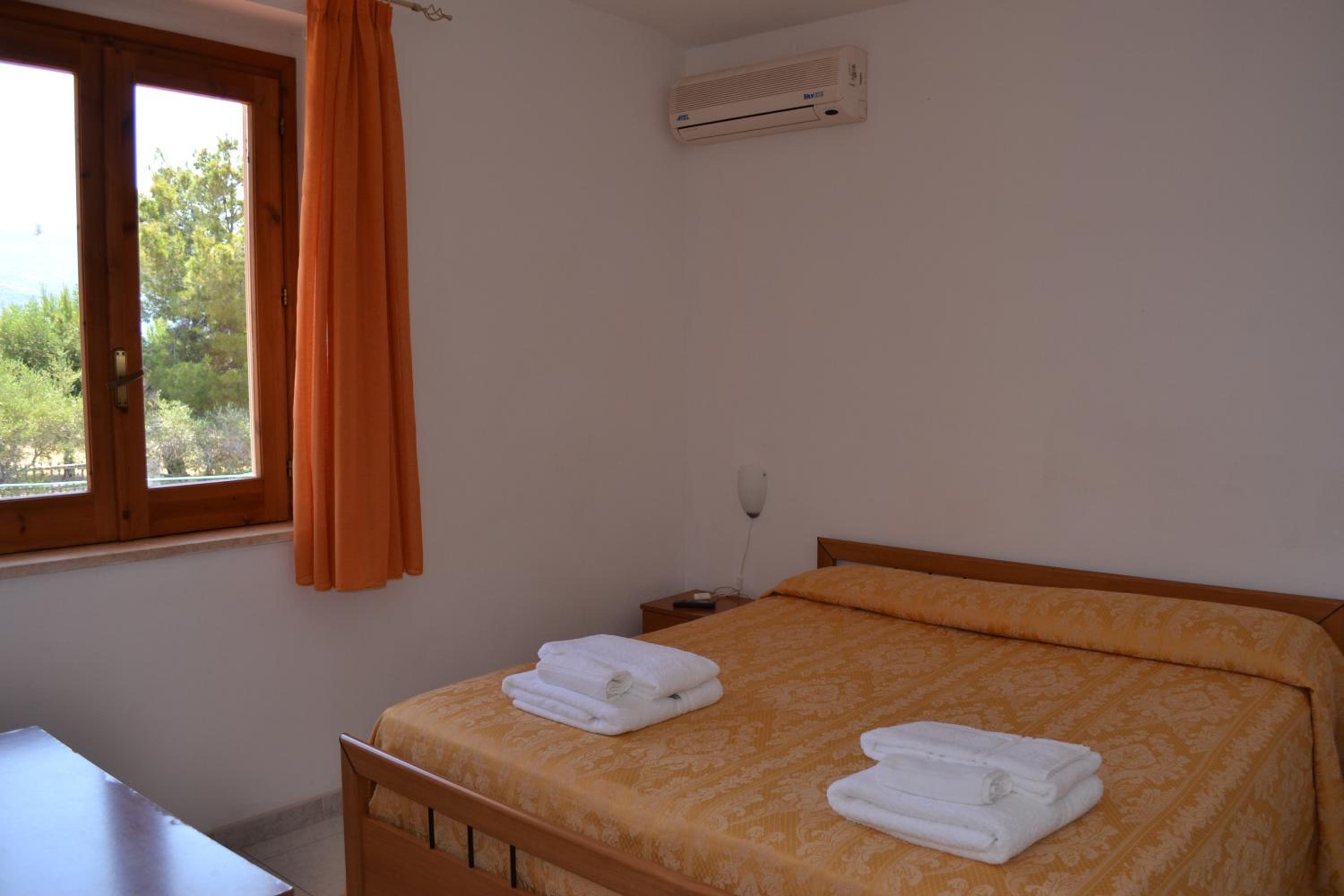 One-Bedroom Apartment - Annex - Photo 11