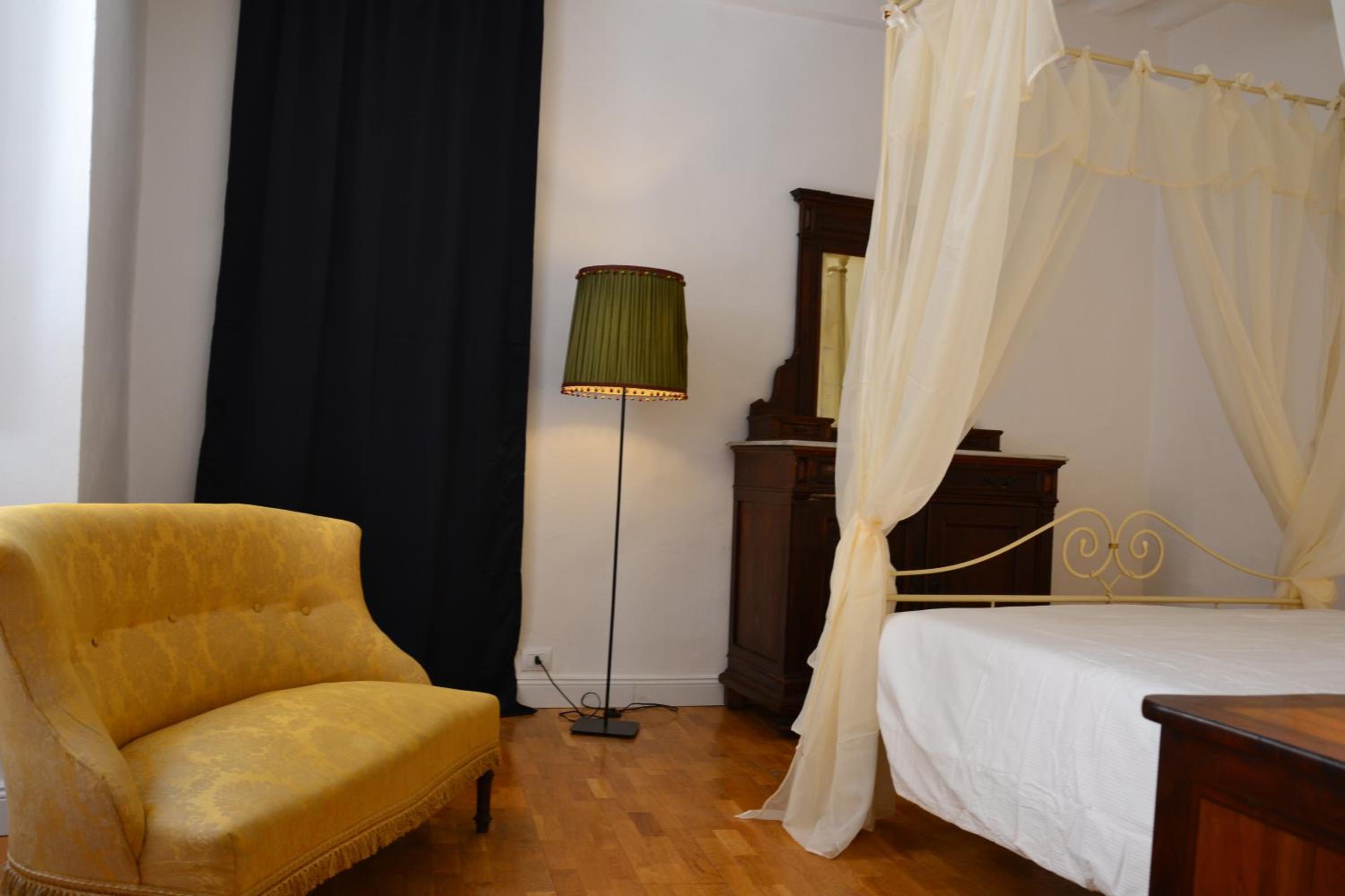 Apartment with Terrace - Photo 5
