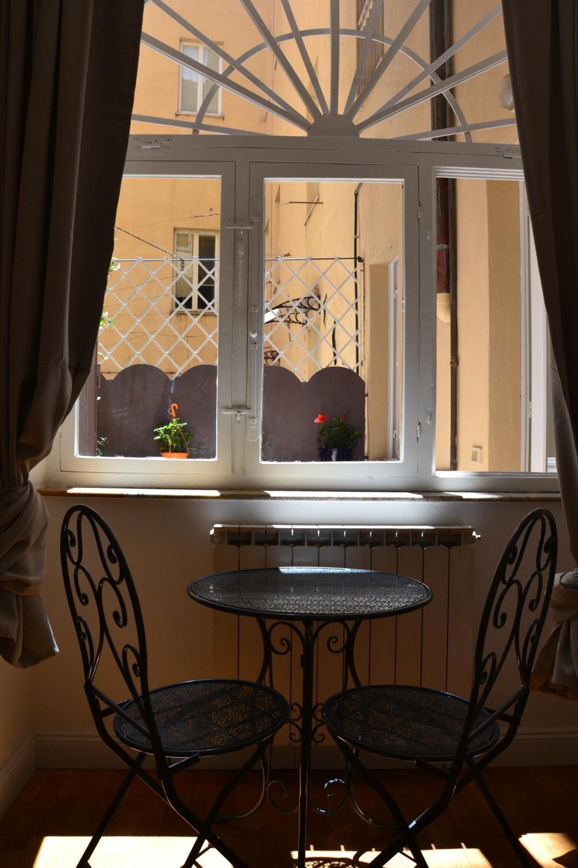 Apartment with Terrace - Photo 7