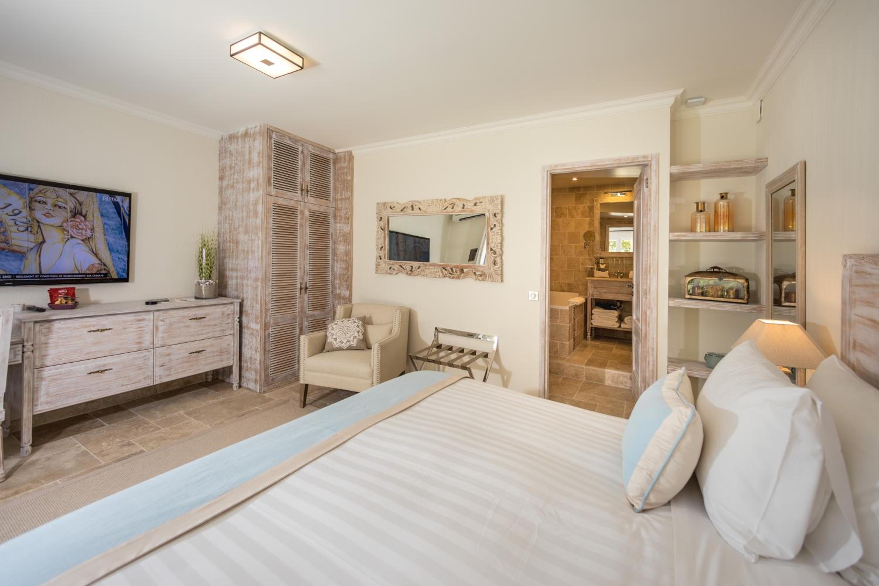 Deluxe Double Room photo 3