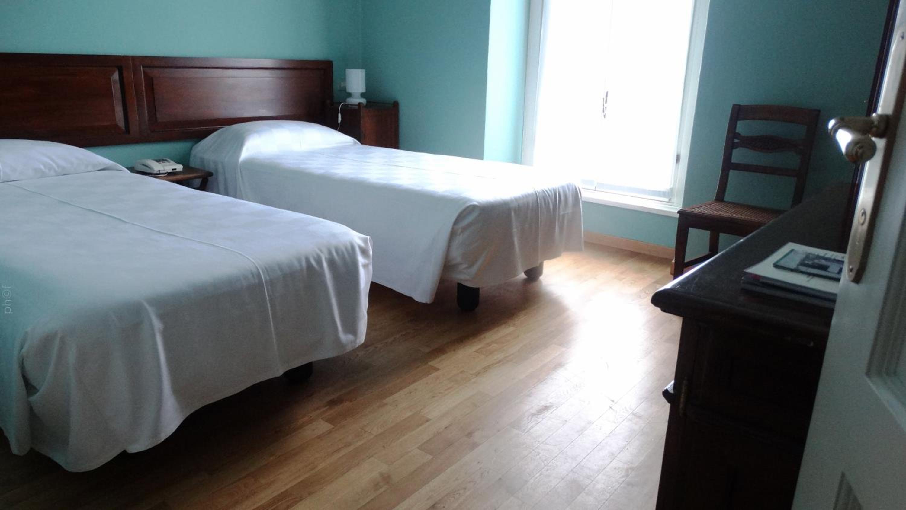 Twin Room - Photo 5