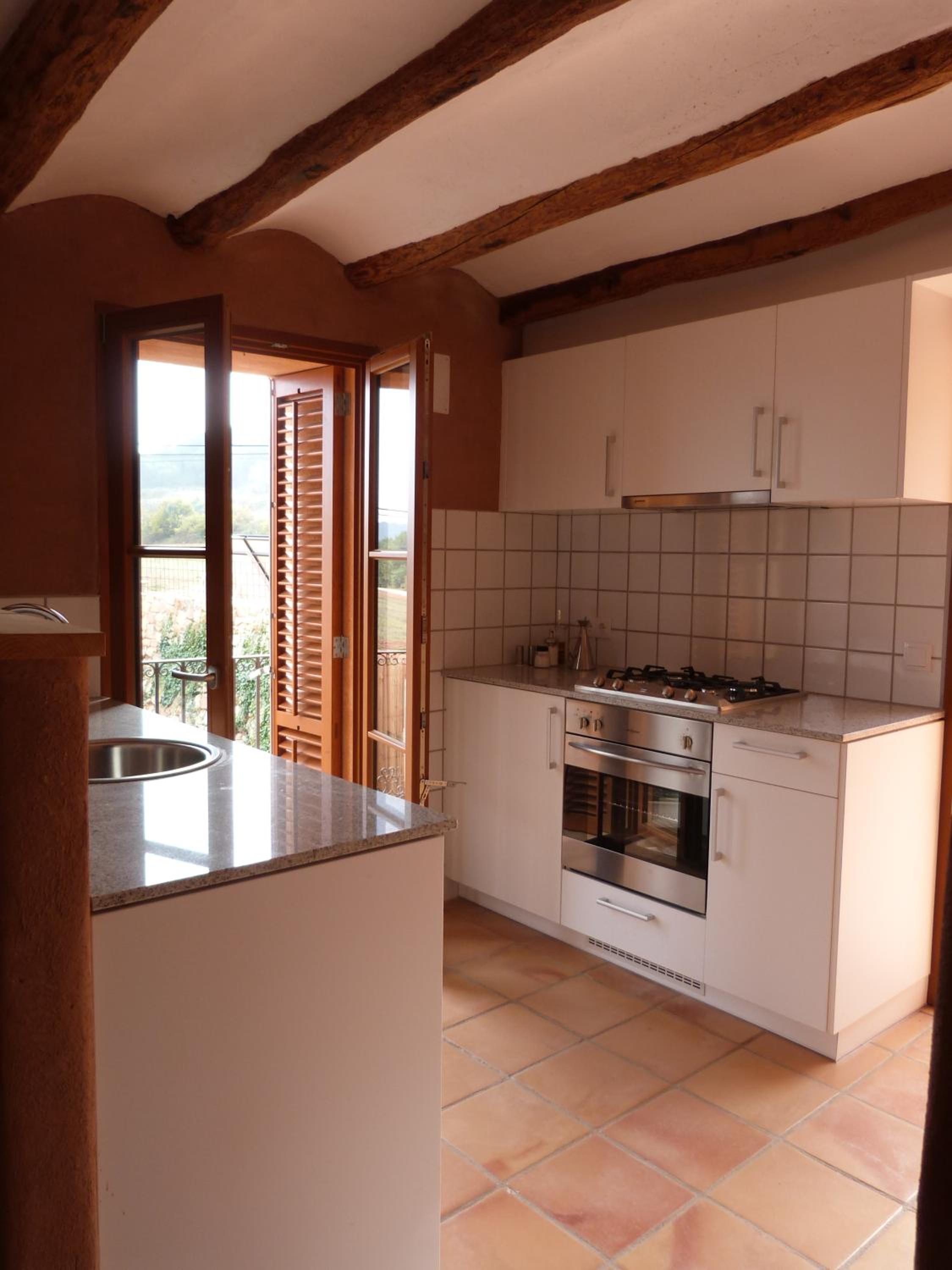Apartment with Terrace - Photo 10