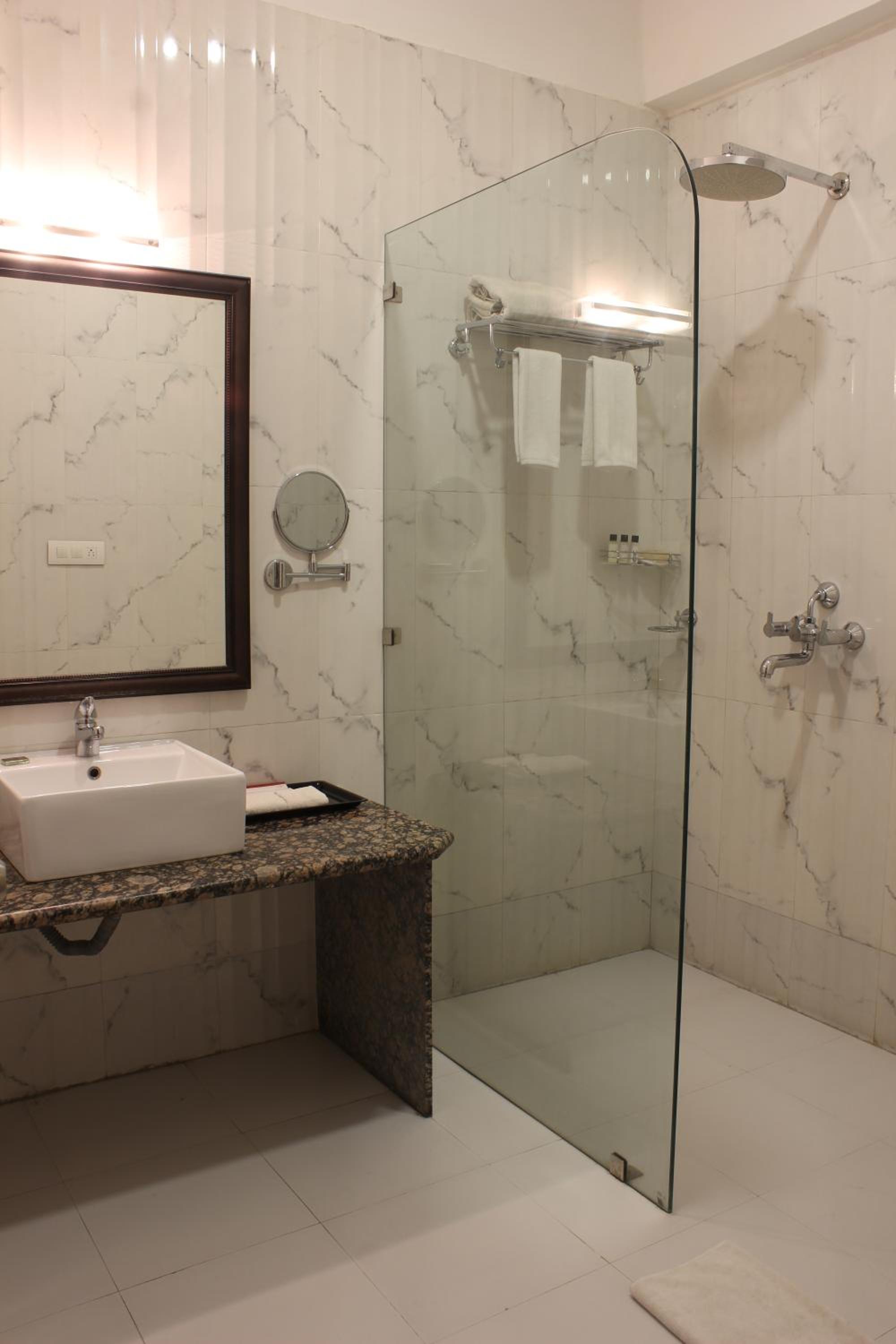 Luxury Suite Lake View - Photo 5