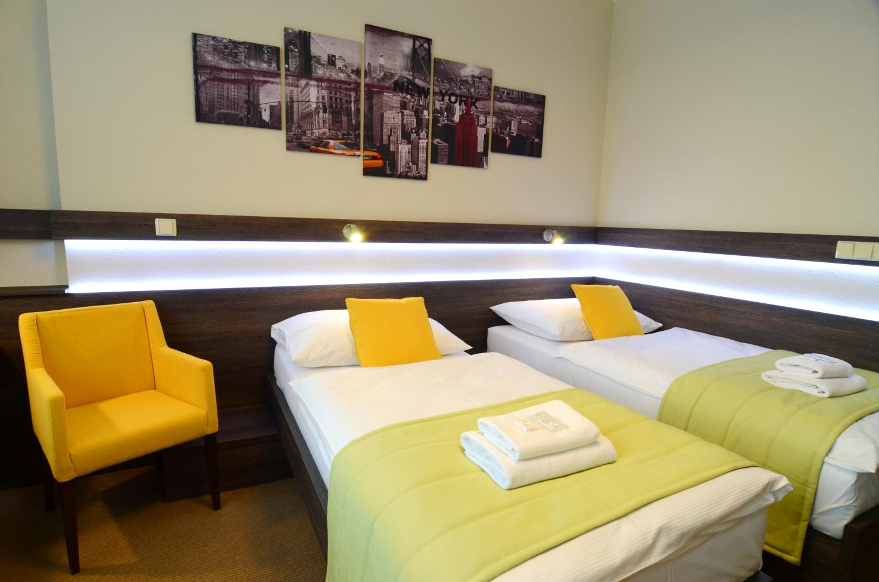 Twin Room - Photo 3