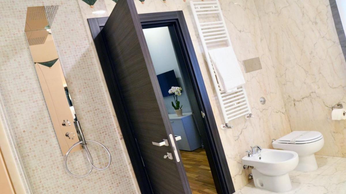 Deluxe Double Room with Balcony photo 3