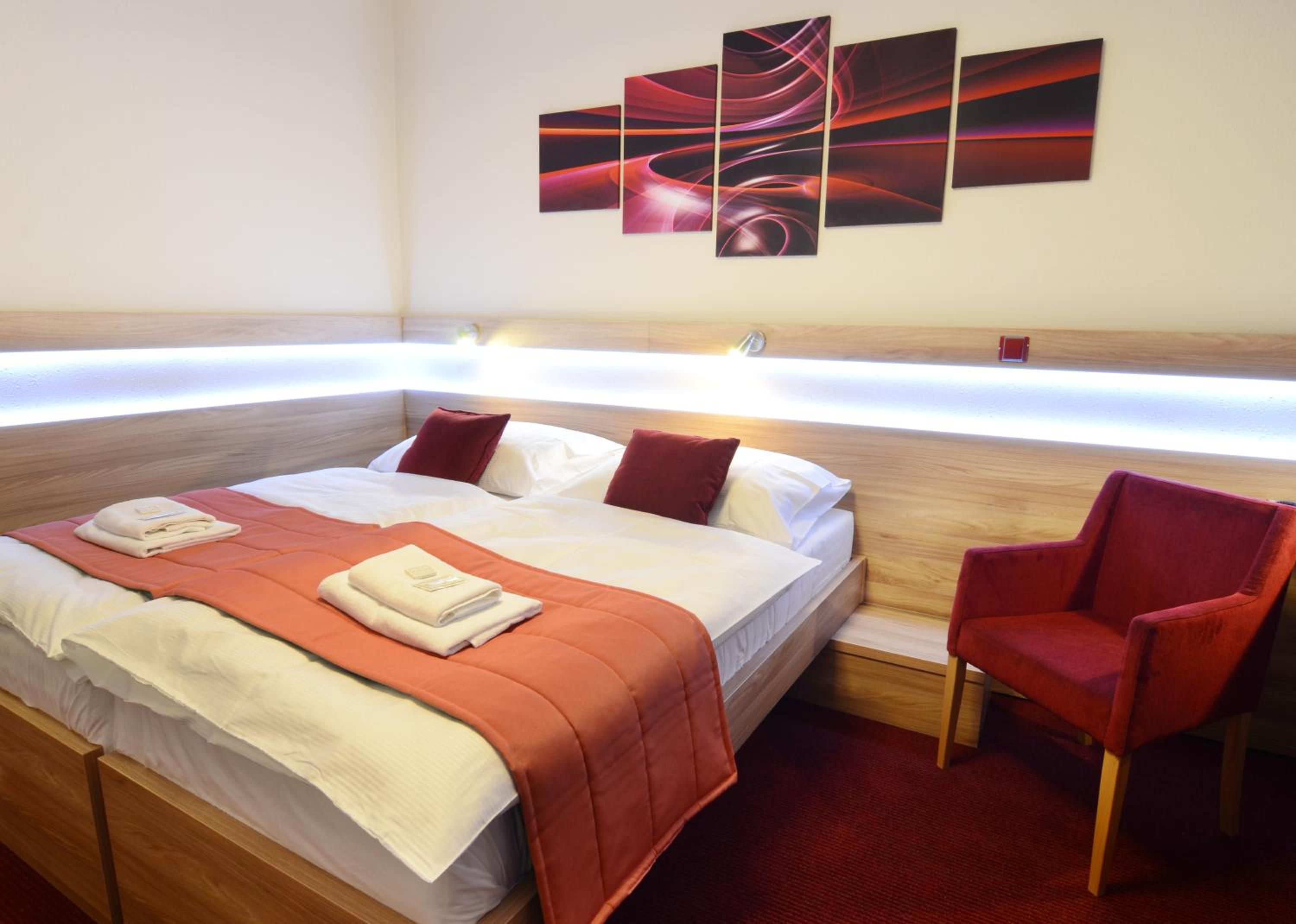 Double Room - Photo 2