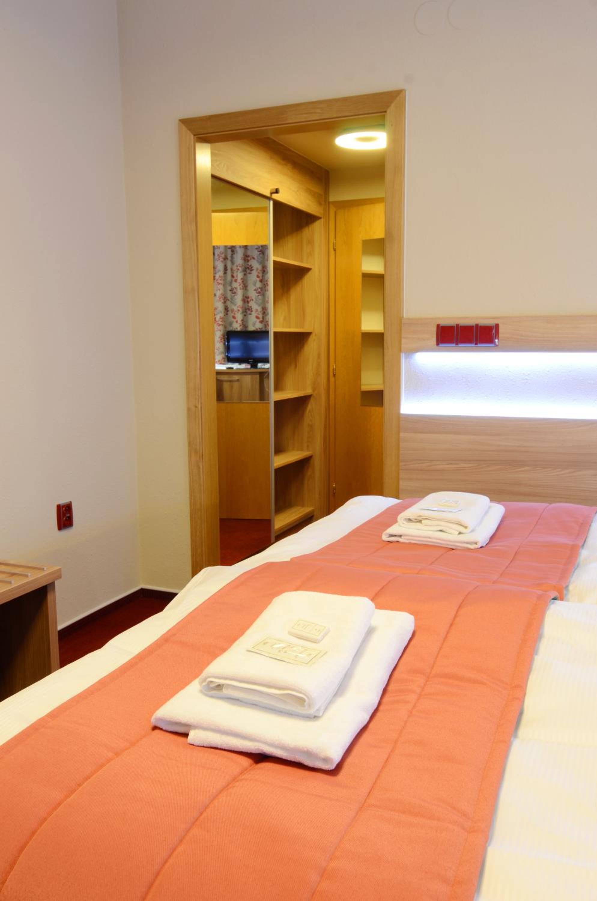 Double Room - Photo 3