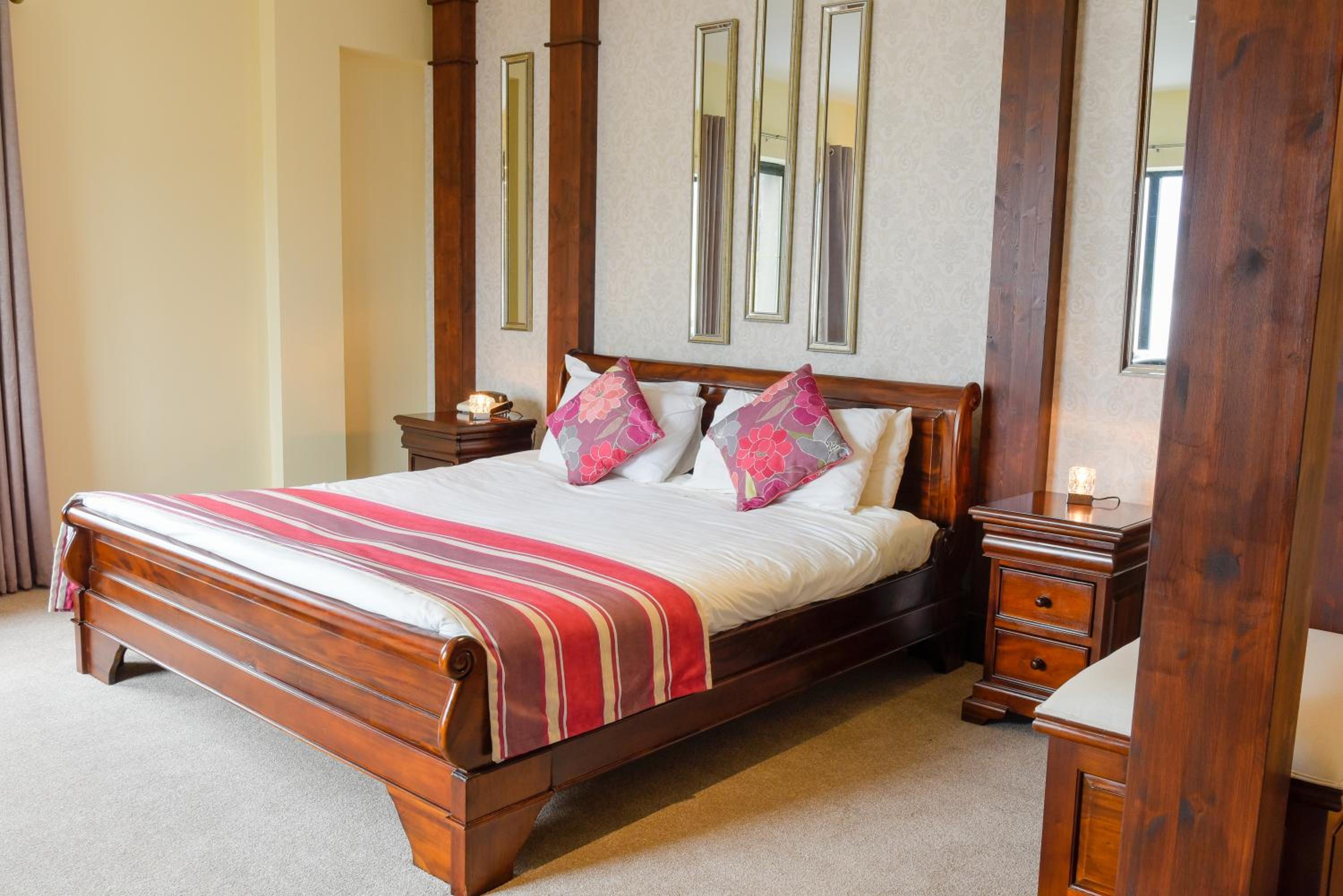 Deluxe Suite with Sea View - Photo 2