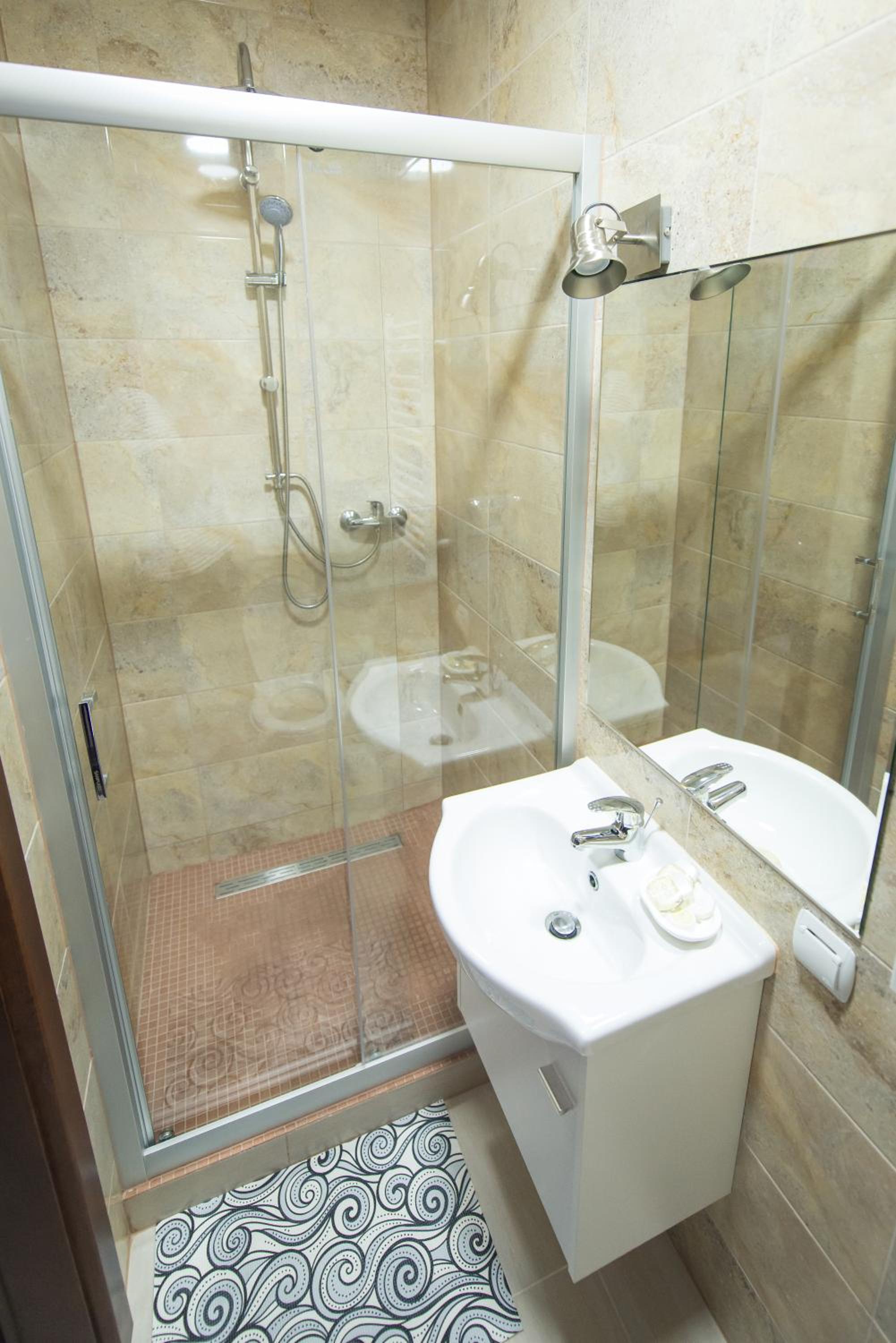 Standard Double Room - Photo 5