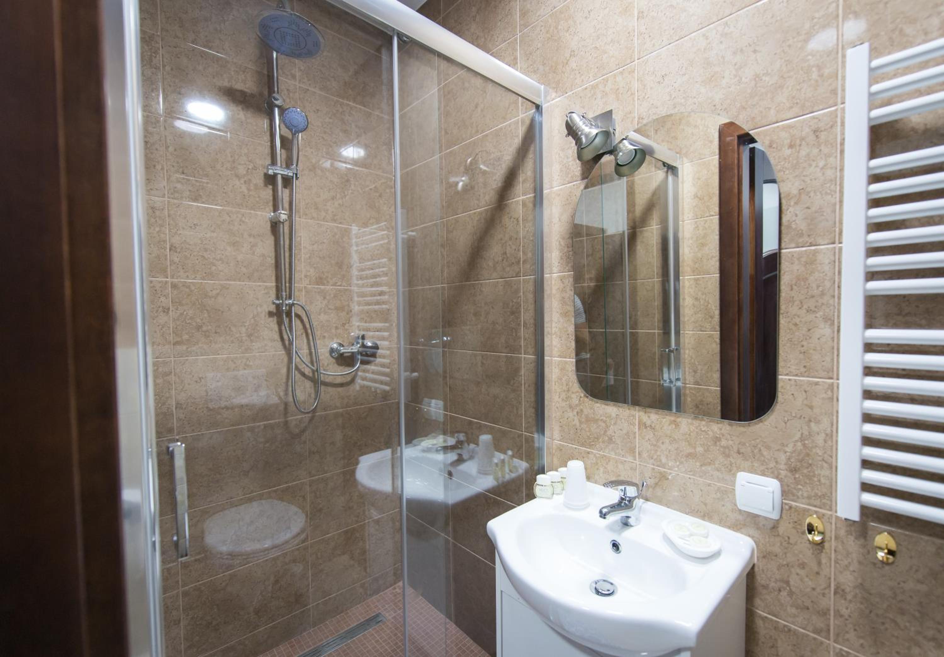 Standard Double Room - Photo 7
