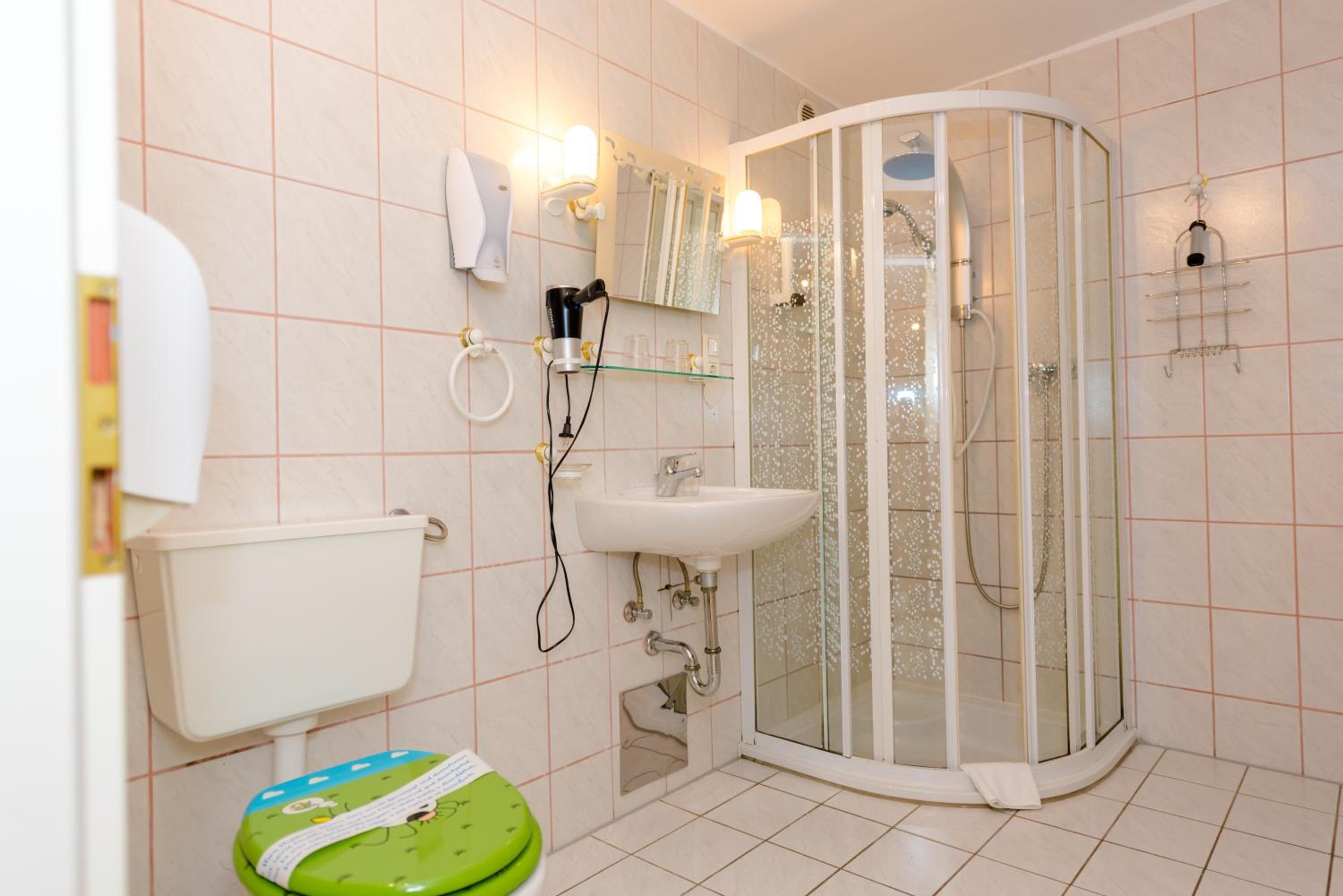 Double Room - Photo 8