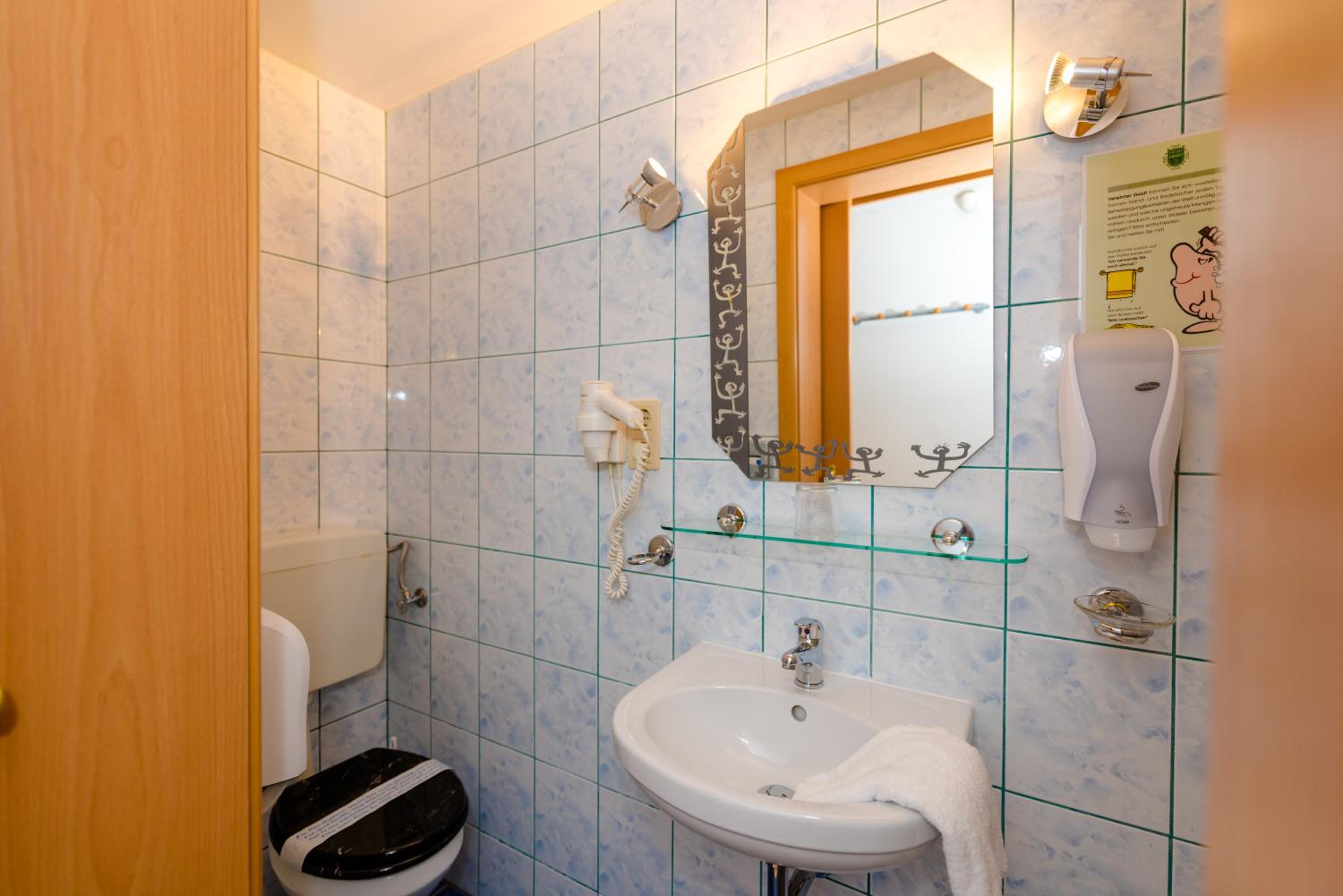 Single Room photo 2