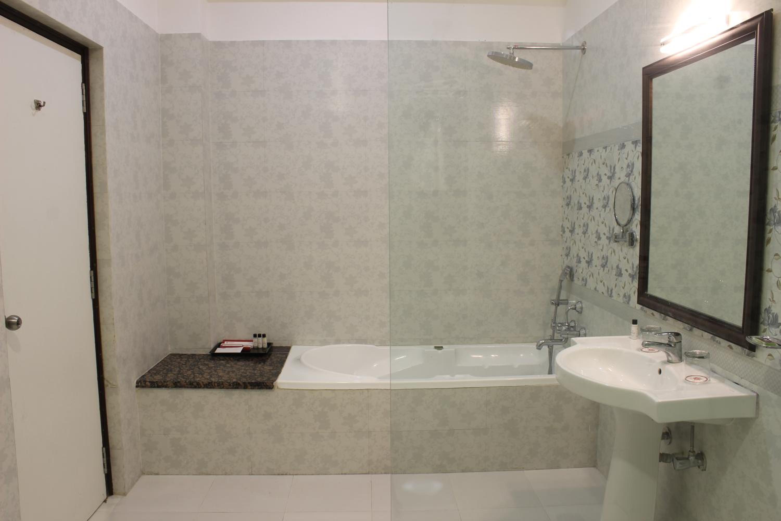 Luxury Suite Lake View - Photo 8