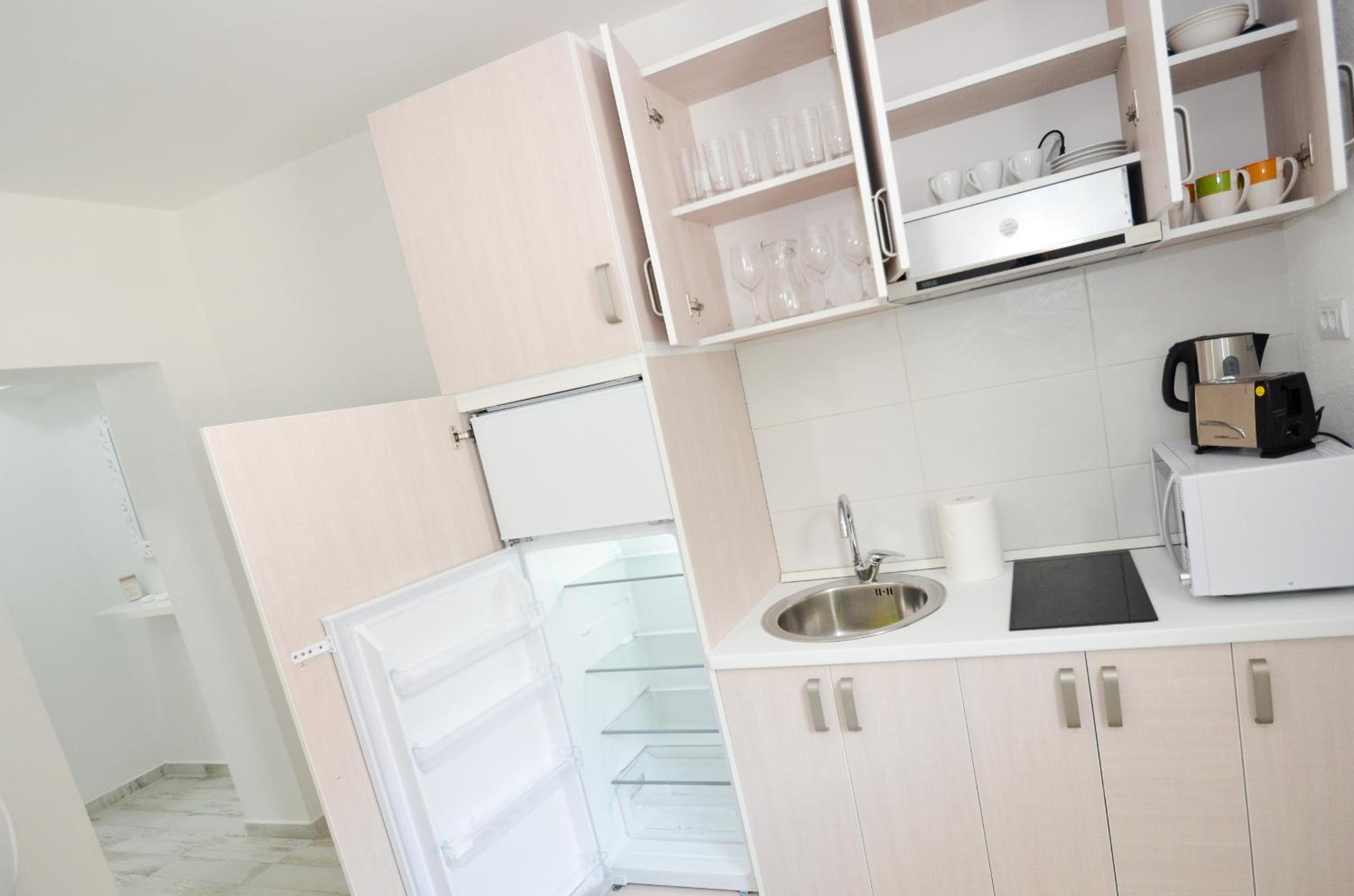 Apartment with Sea View - Photo 6